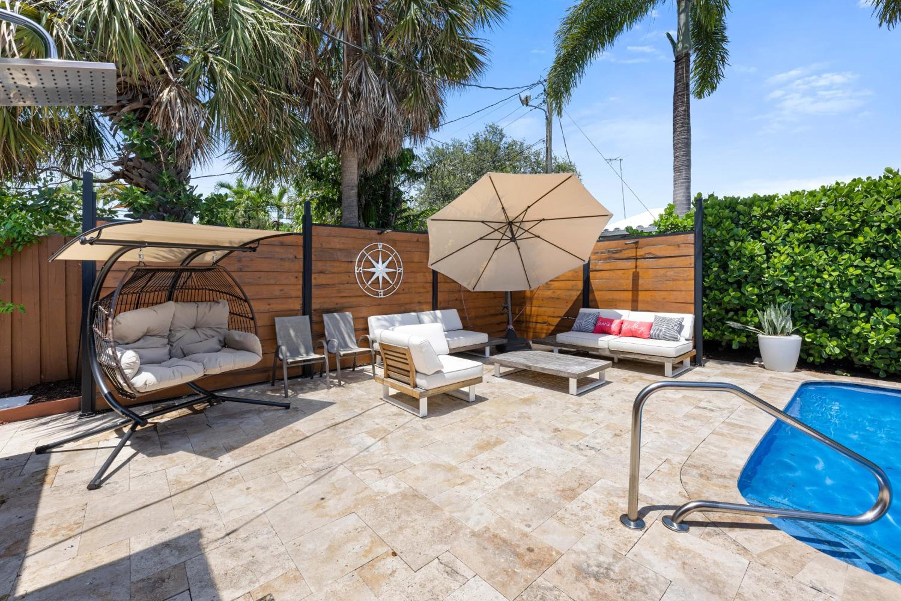 Palms Retreat! Giant Heated Pool-HotTub-FirePit-5Min2Beach-Pets-EV Chgr — 4