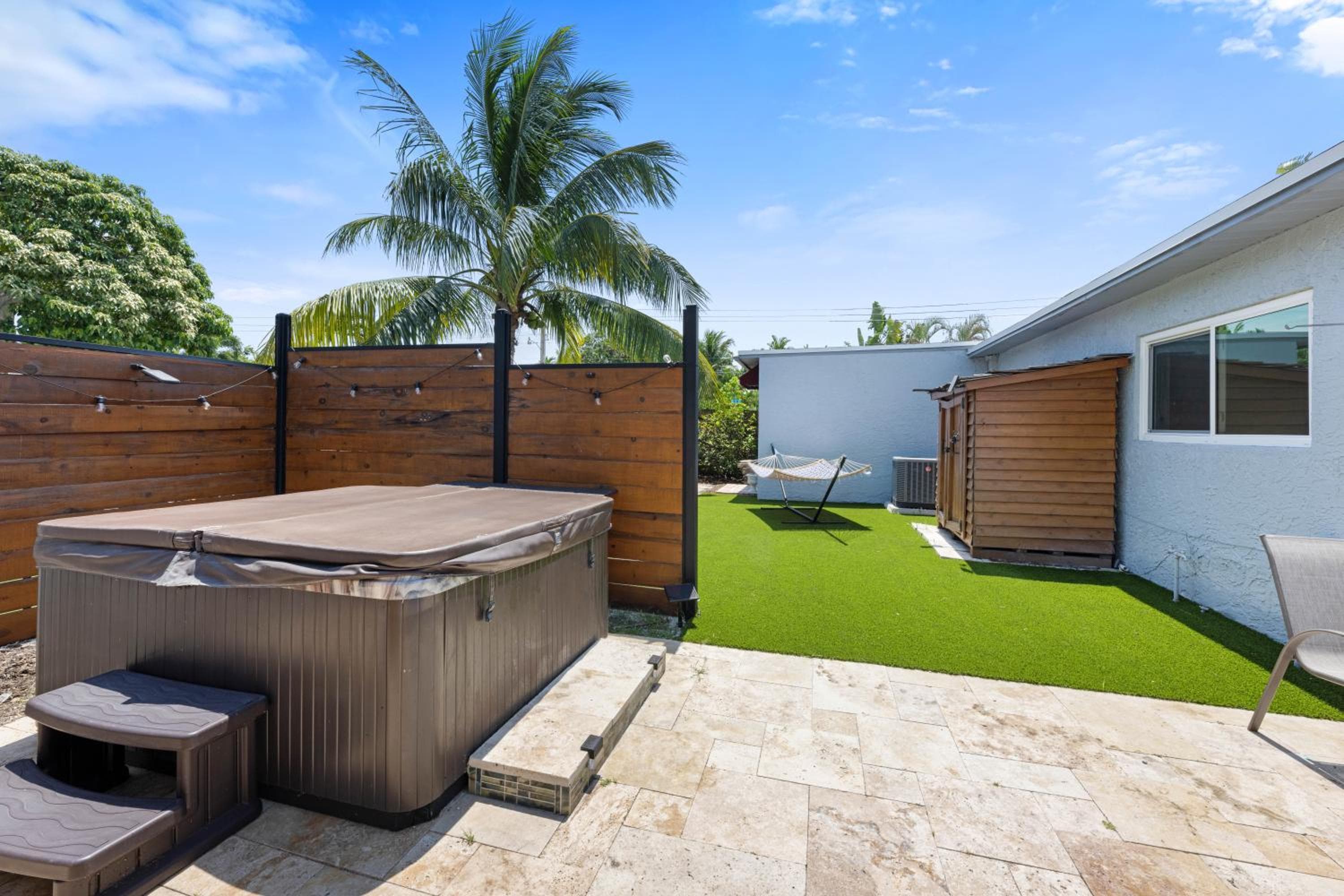 Palms Retreat! Giant Heated Pool-HotTub-FirePit-5Min2Beach-Pets-EV Chgr — 2