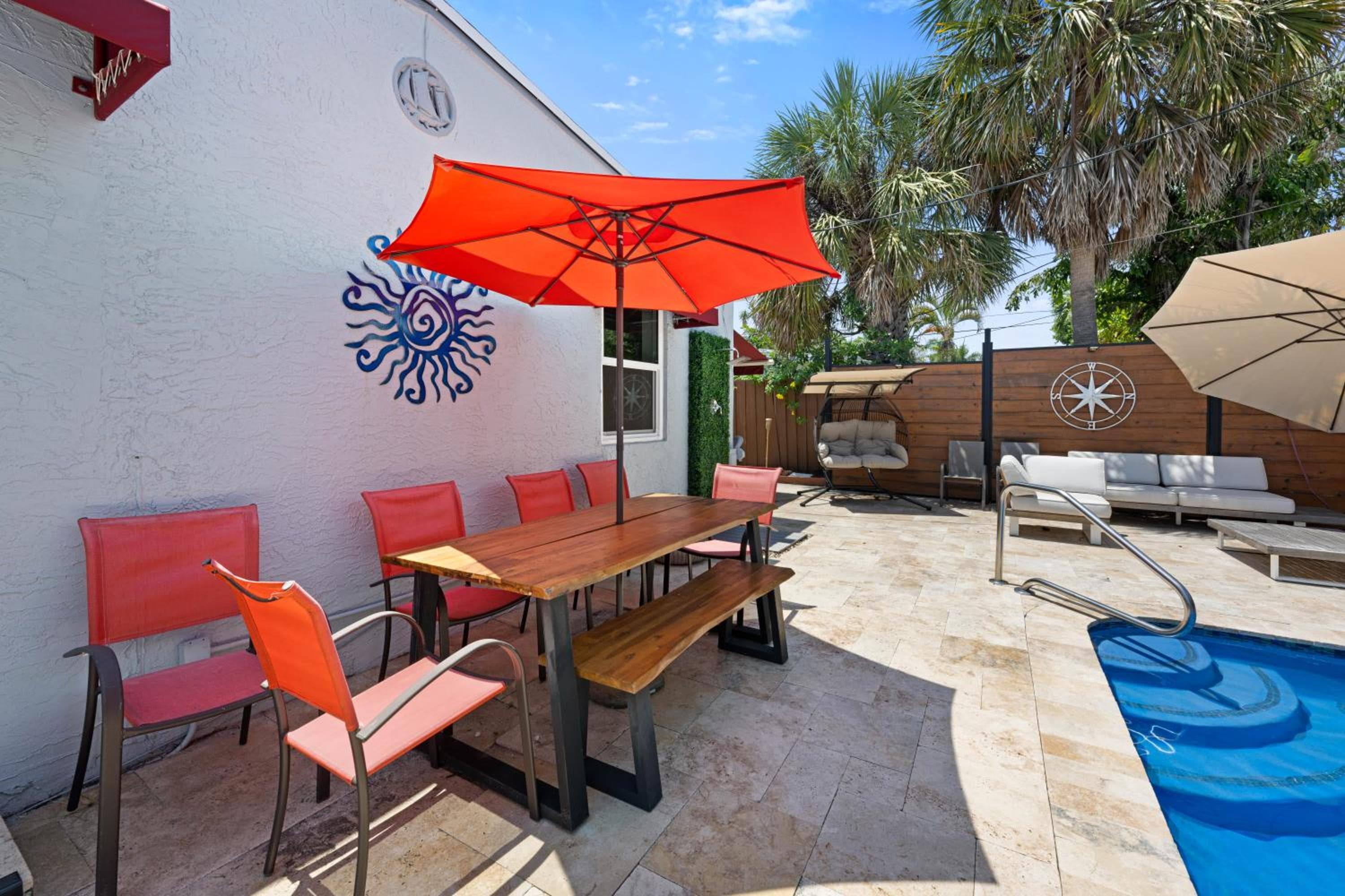 Palms Retreat! Giant Heated Pool-HotTub-FirePit-5Min2Beach-Pets-EV Chgr — 6