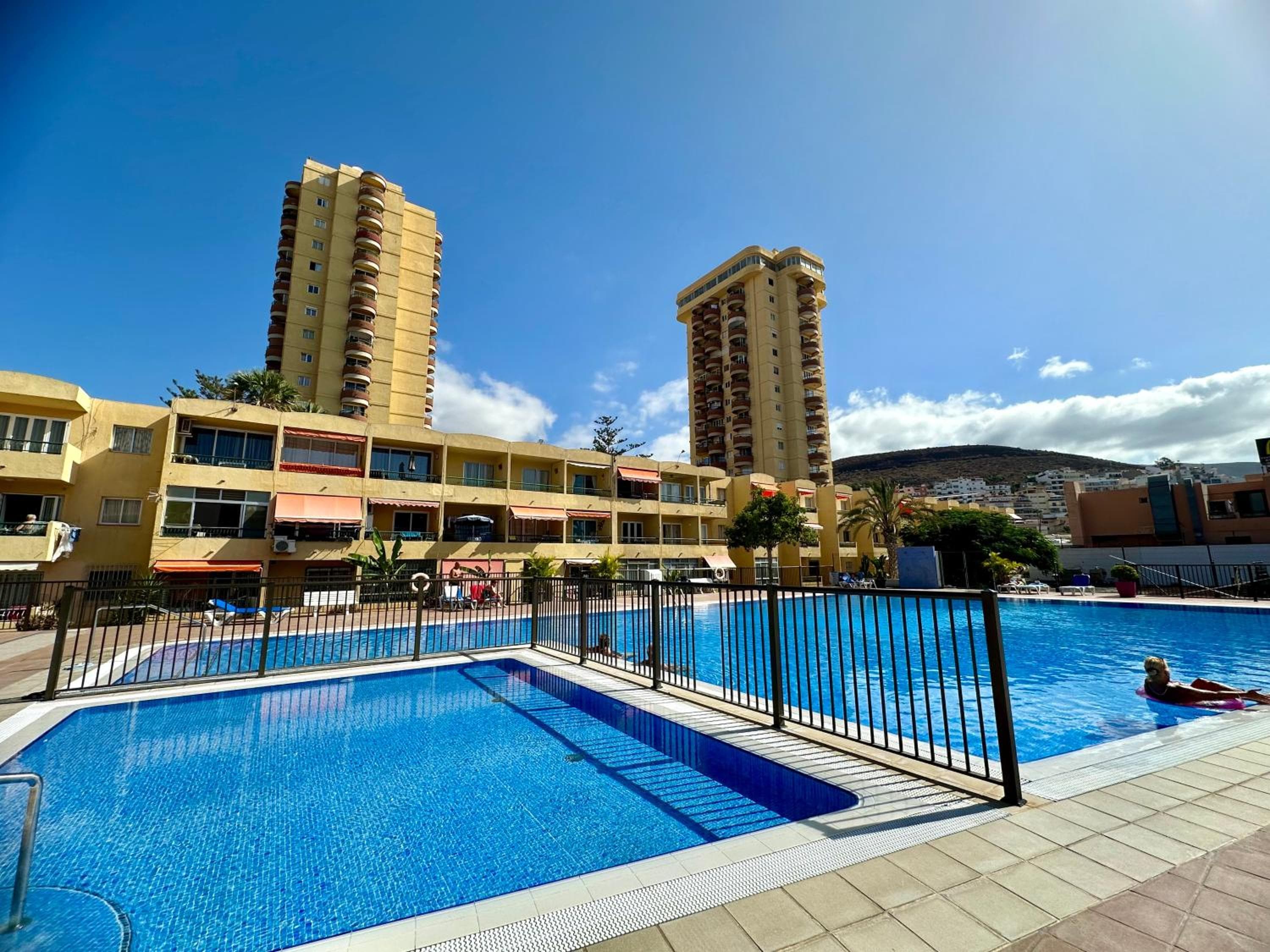Las Vistas Beach Los Cristianos 2 Swimming Pools — 1