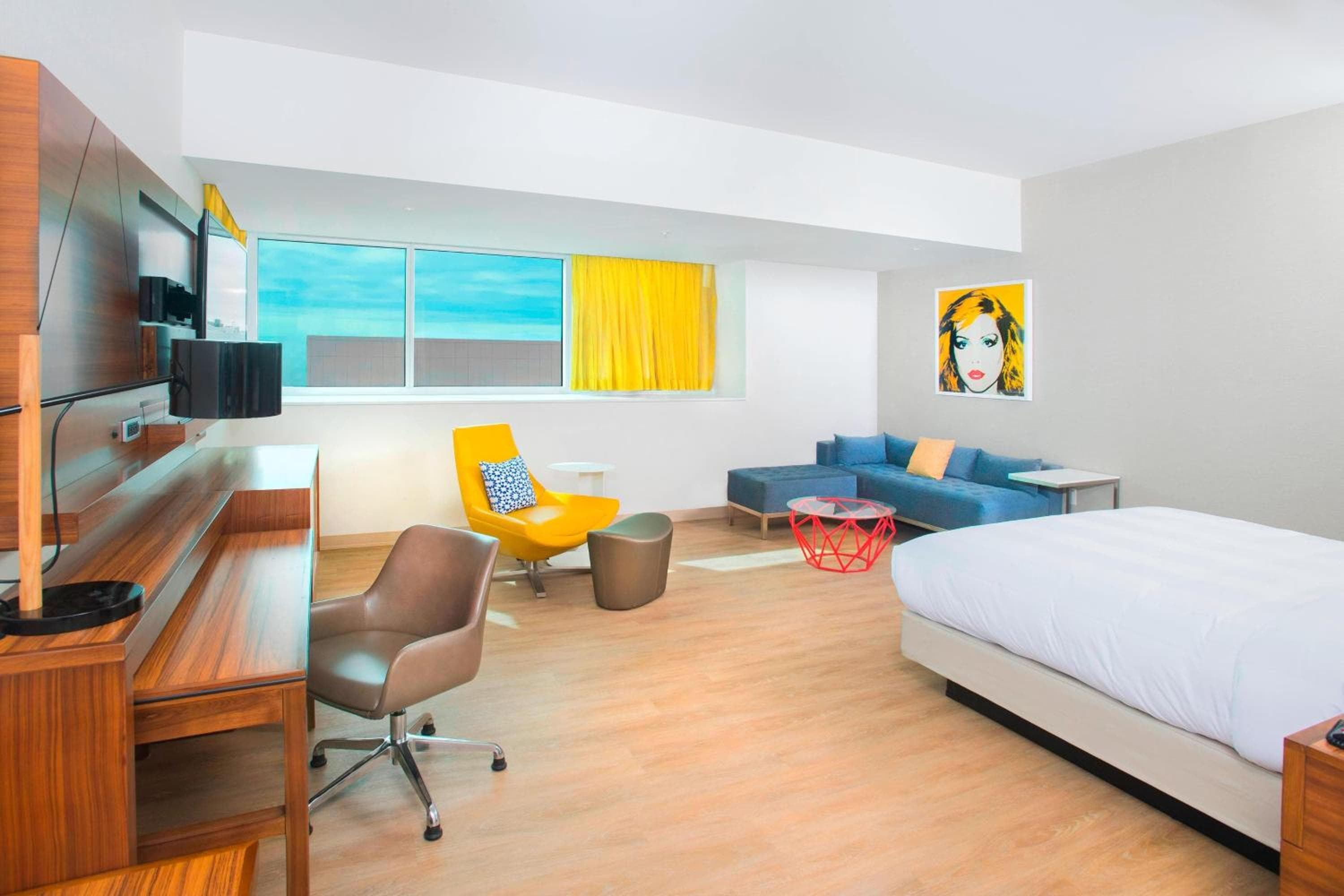 Courtyard by Marriott Santa Monica — 26