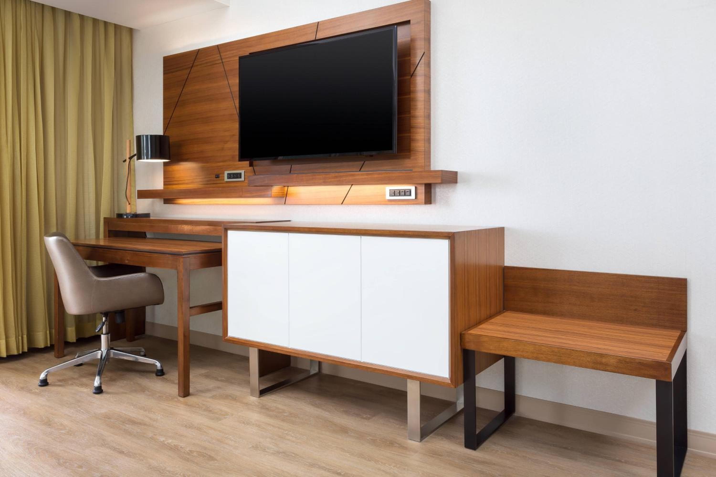 Courtyard by Marriott Santa Monica — 30