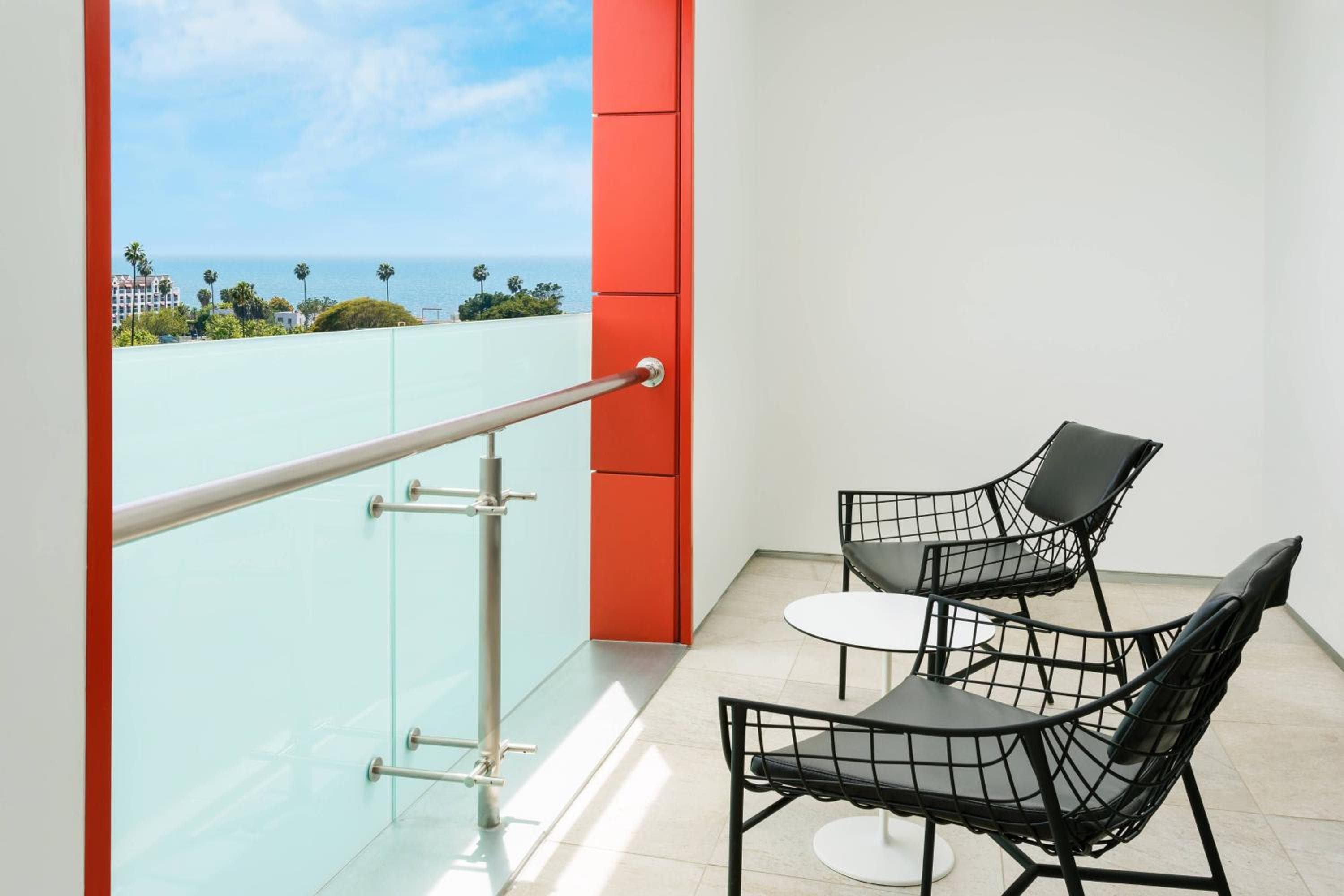 Courtyard by Marriott Santa Monica — 7
