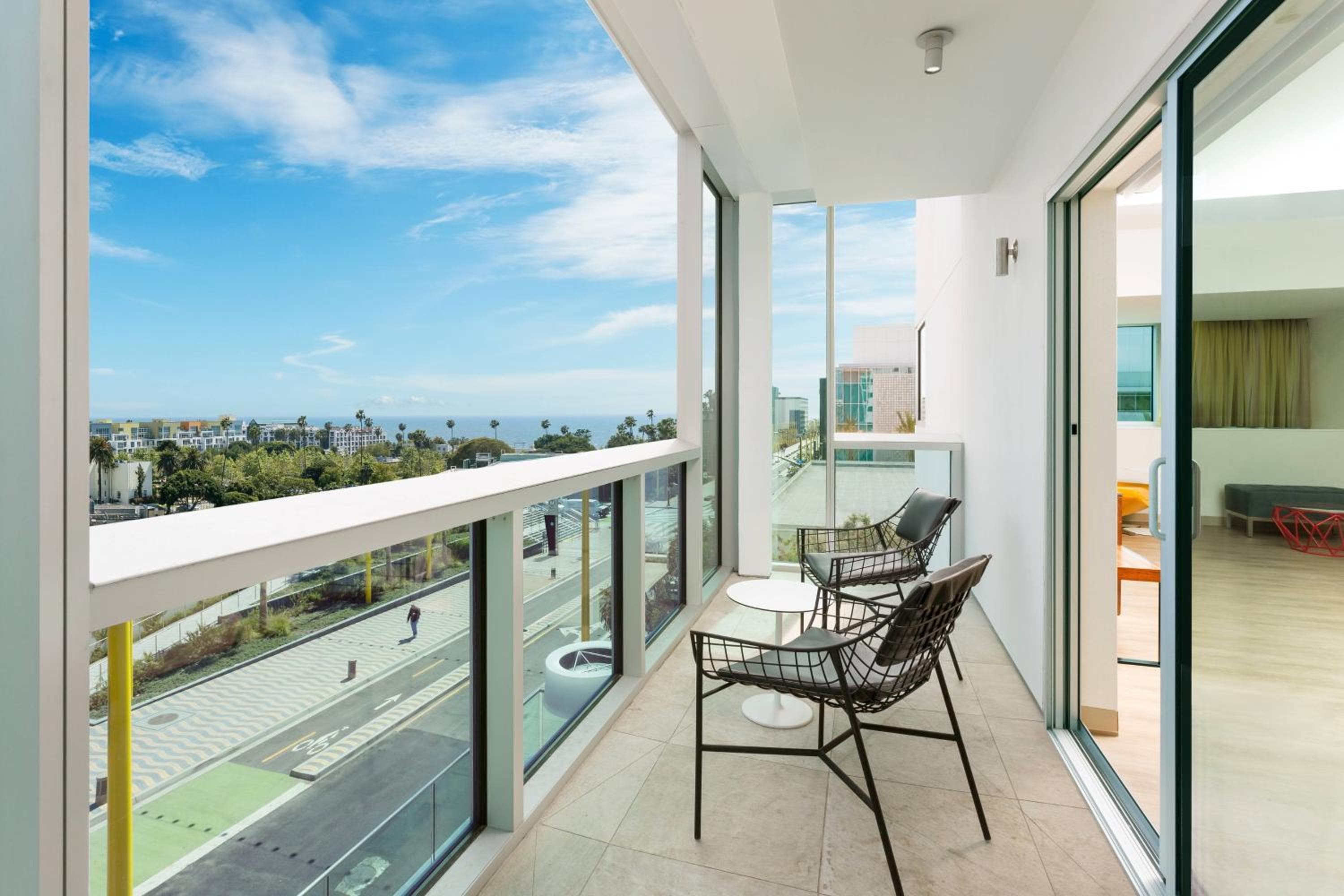 Courtyard by Marriott Santa Monica — 25
