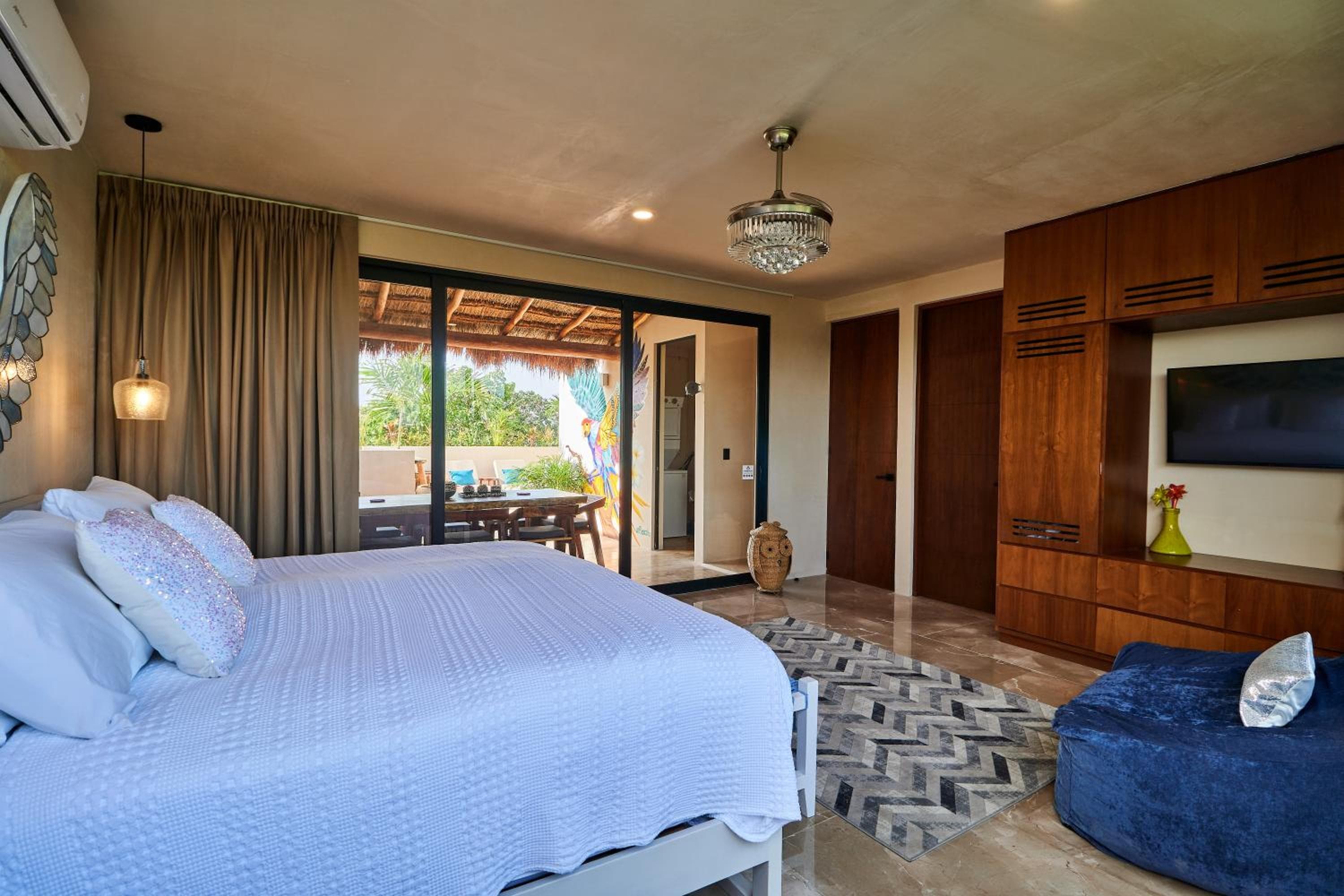 Spacious & Comfy Penthouse Oasis with Plunge Pool — 6