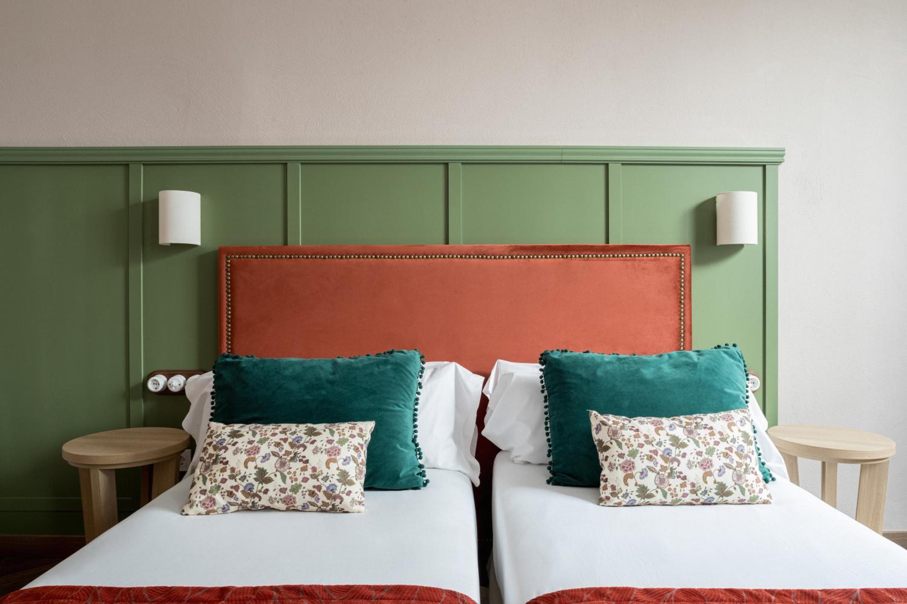 Honest Sevilla Hotel — 23