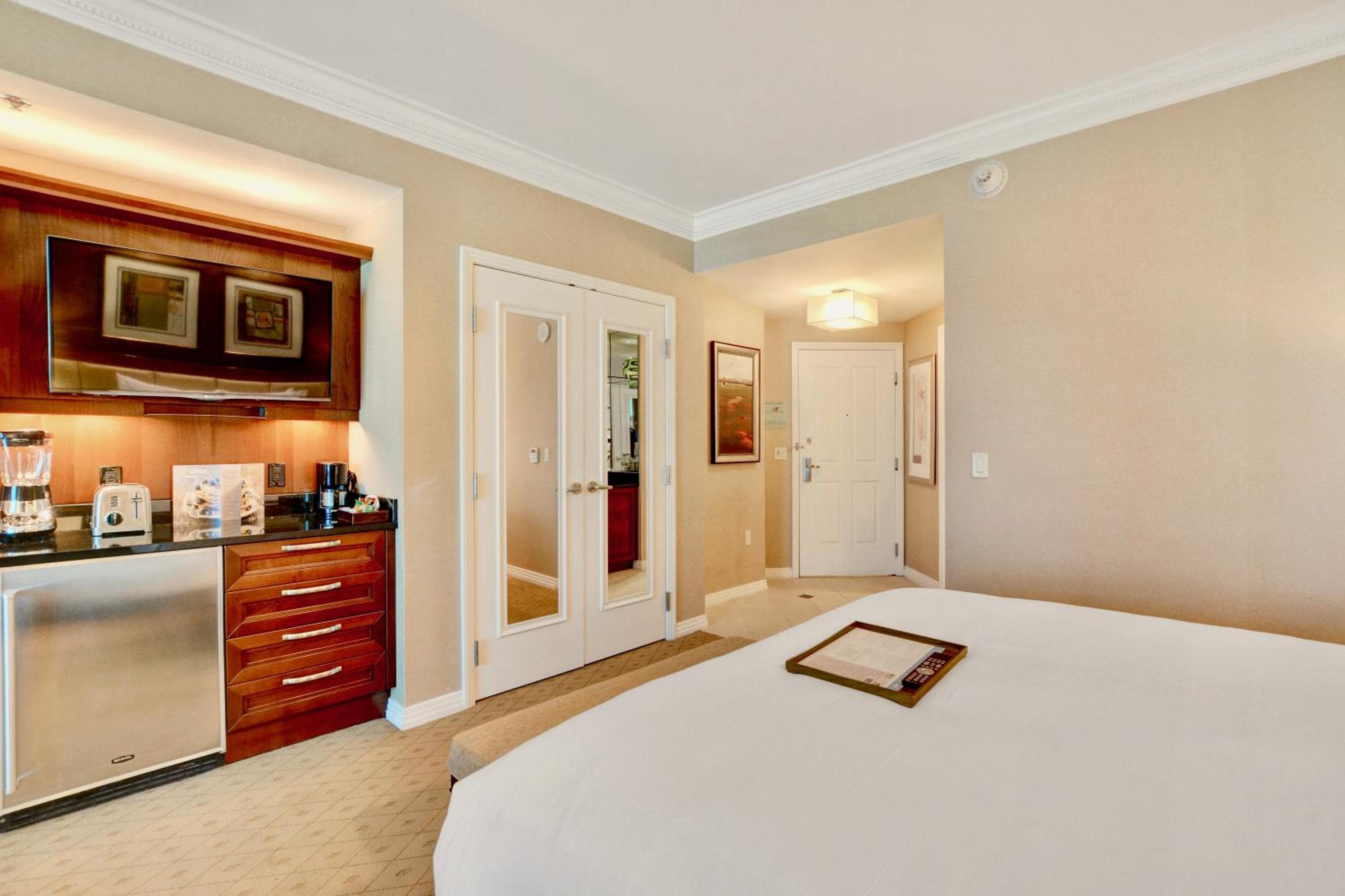 No Resort Fee - Balcony Strip Views, Pools & Parking — 24