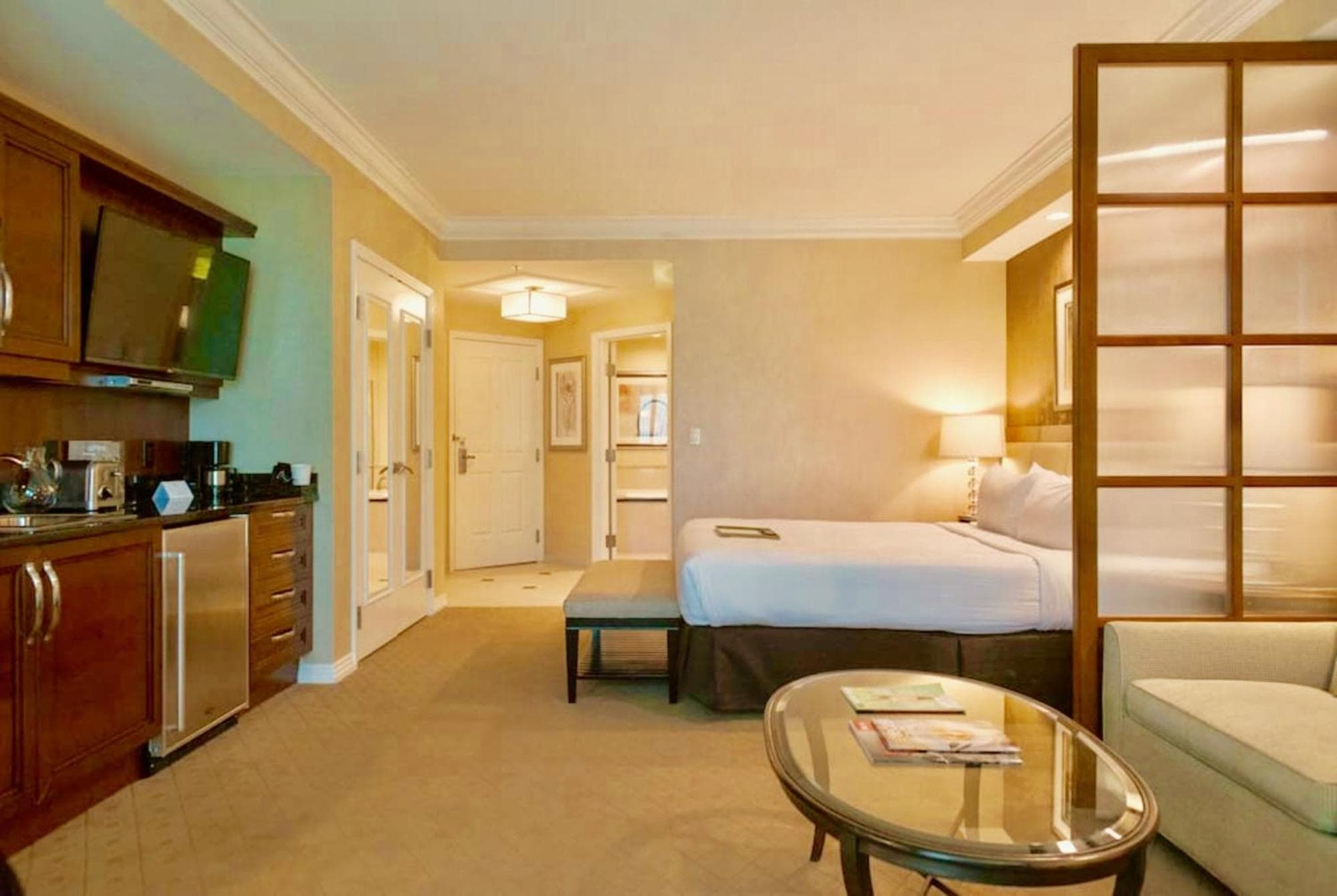 No Resort Fee - Balcony Strip Views, Pools & Parking — 12
