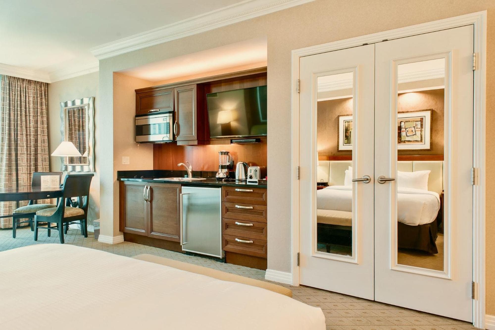 No Resort Fee - Balcony Strip Views, Pools & Parking — 5