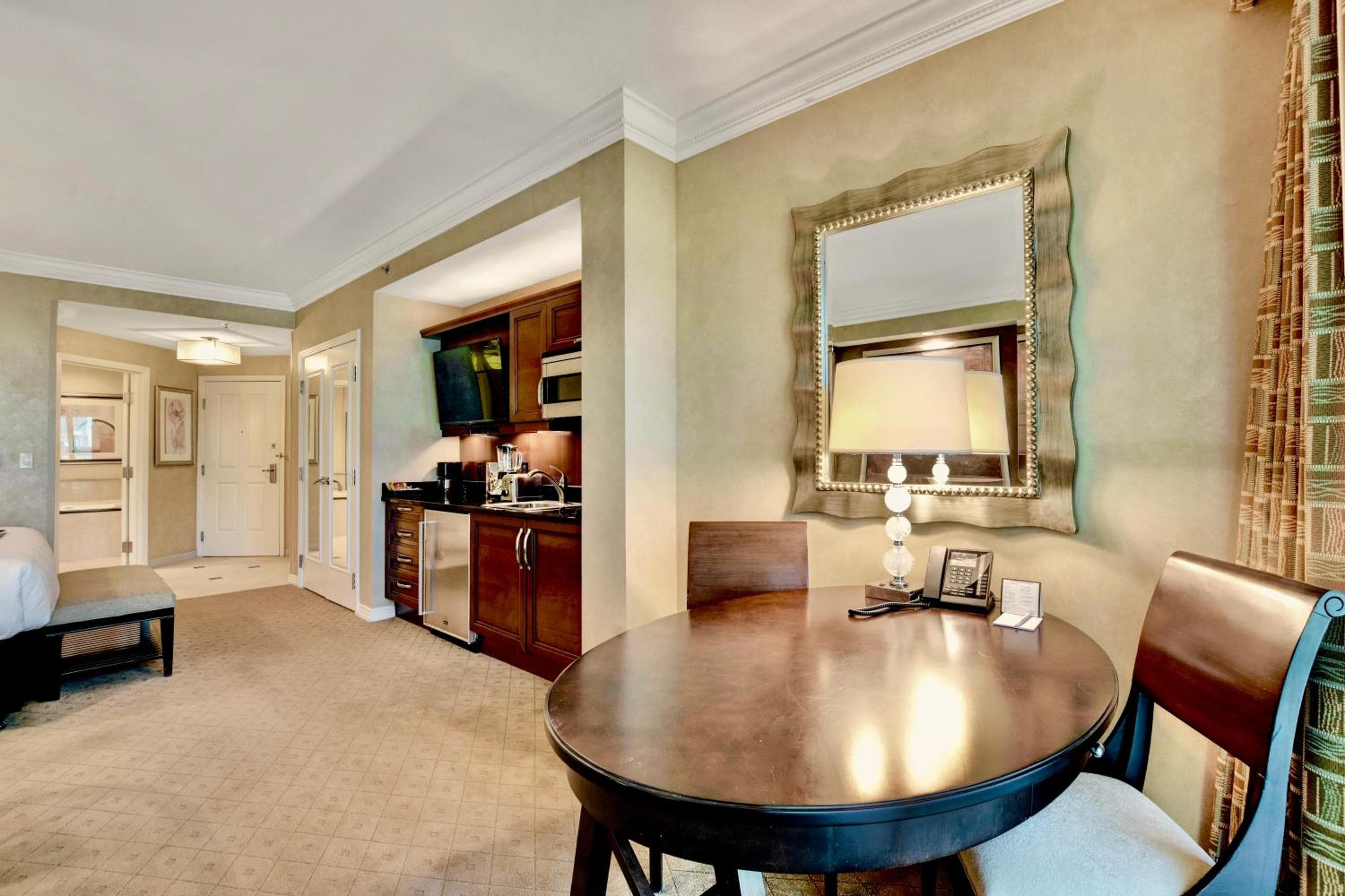 No Resort Fee - Balcony Strip Views, Pools & Parking — 19