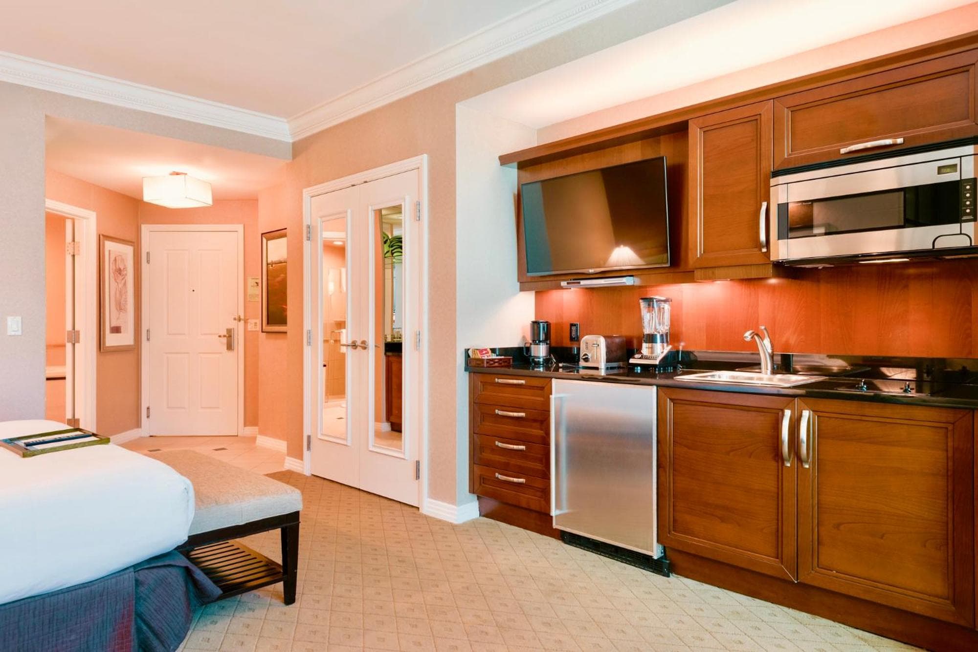 Strip View Balcony Suites - No Resort Fee ! — 29