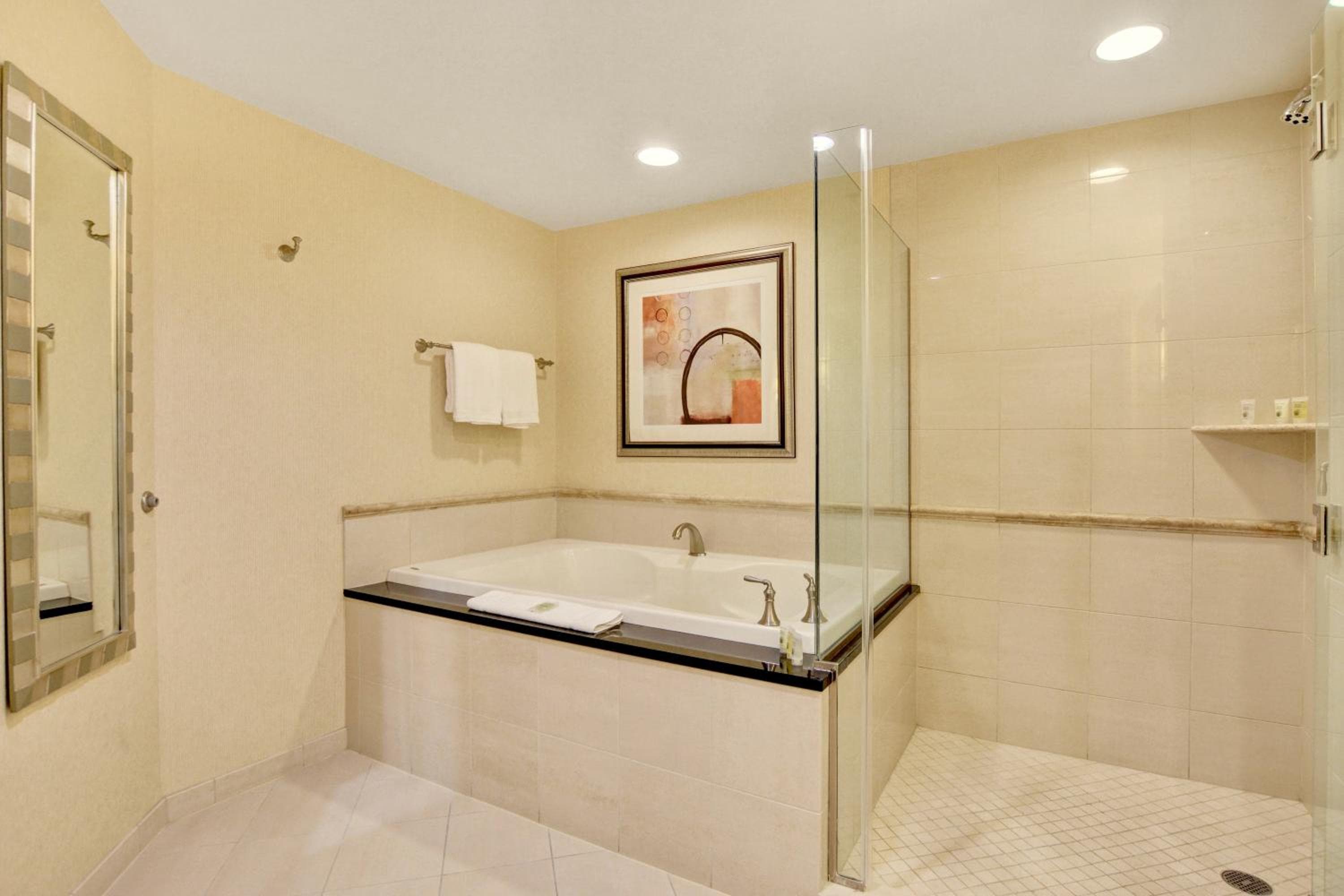 No Resort Fee - Balcony Strip Views, Pools & Parking — 23