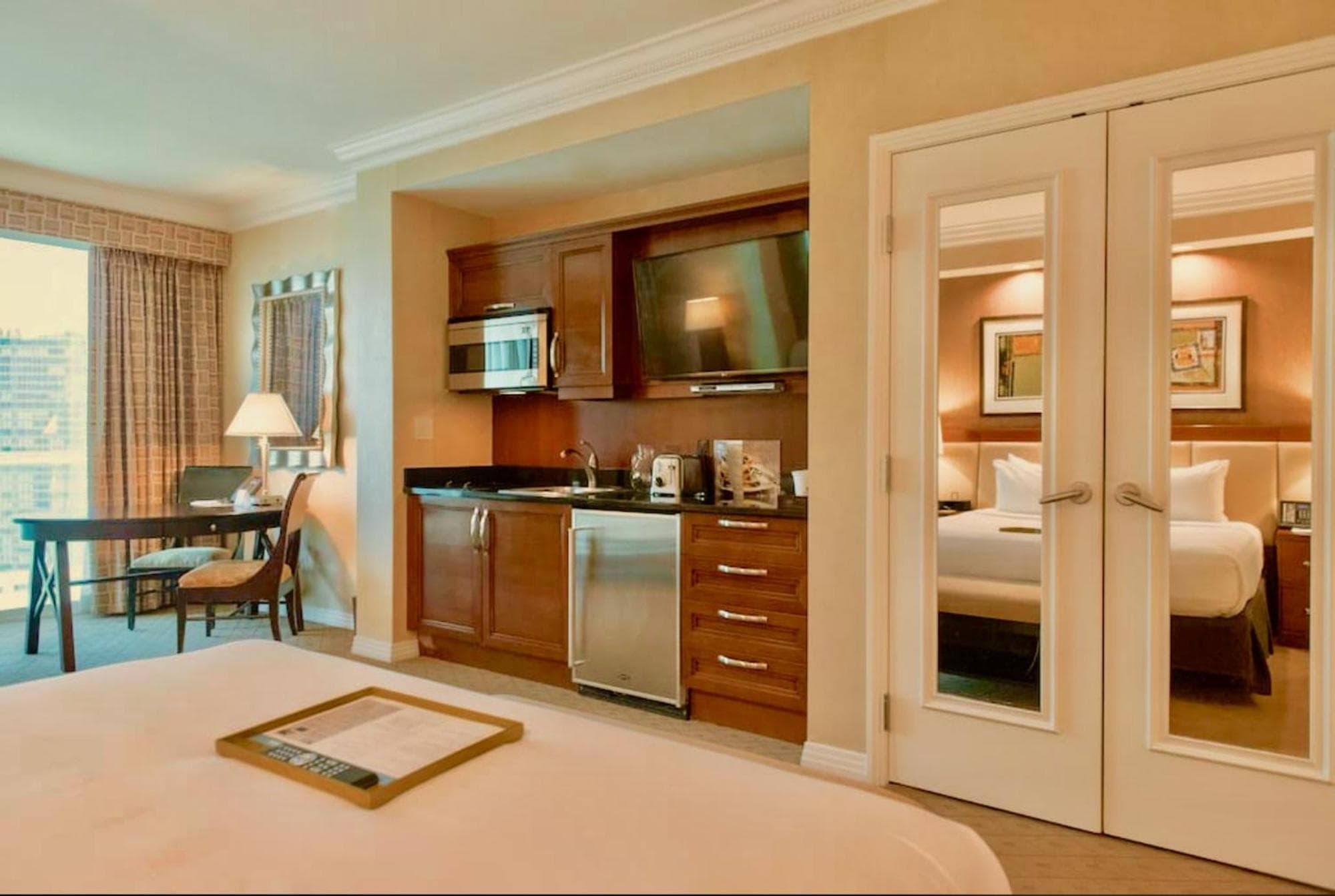 Strip View Balcony Suites - No Resort Fee ! — 28