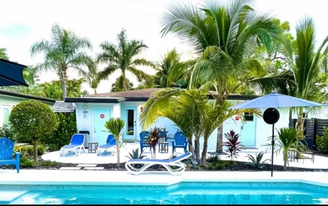 The Agustin Guesthouse - Men Only Clothing Optional — 7