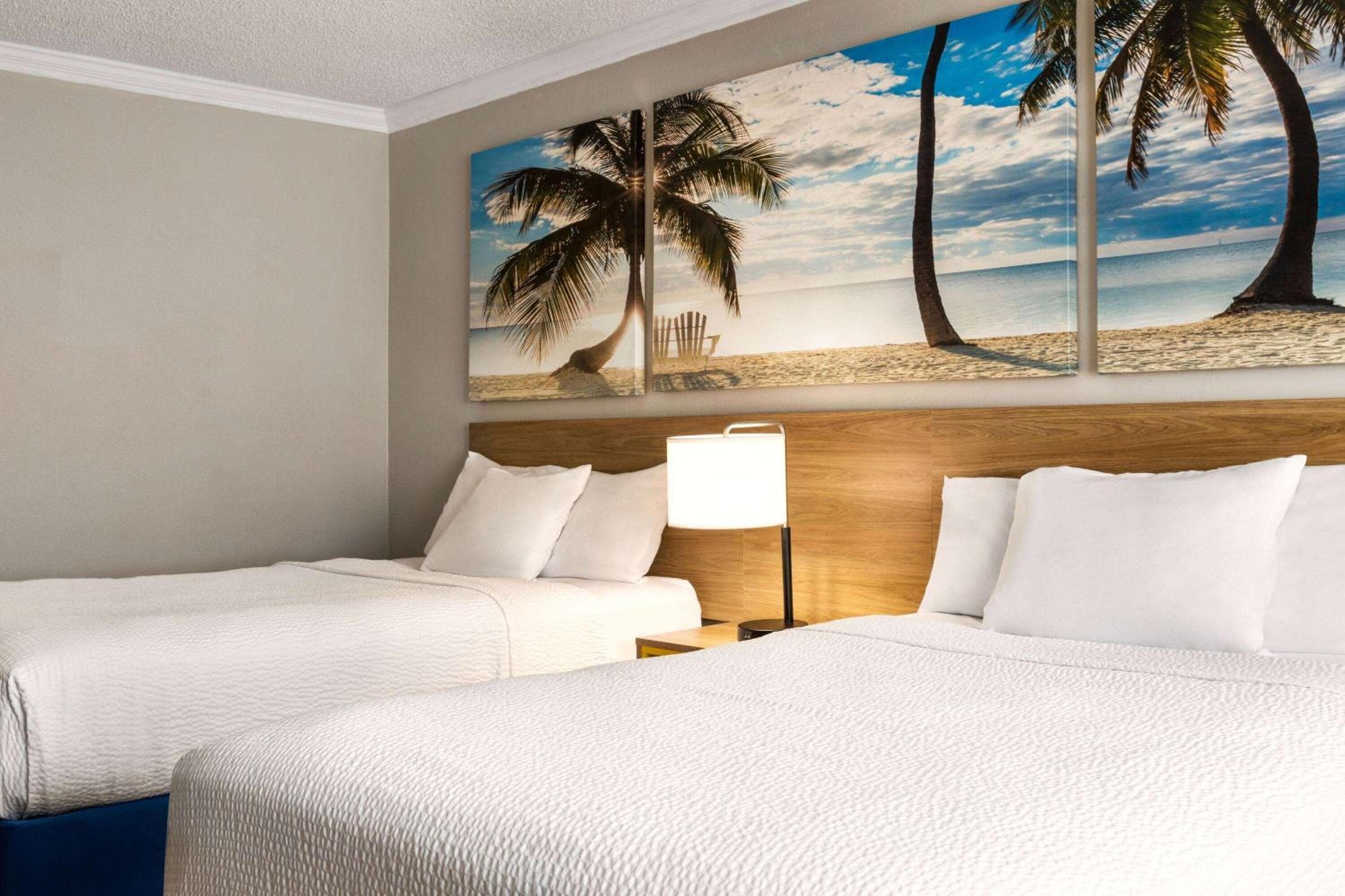 Days Inn by Wyndham Miami Airport North — 4