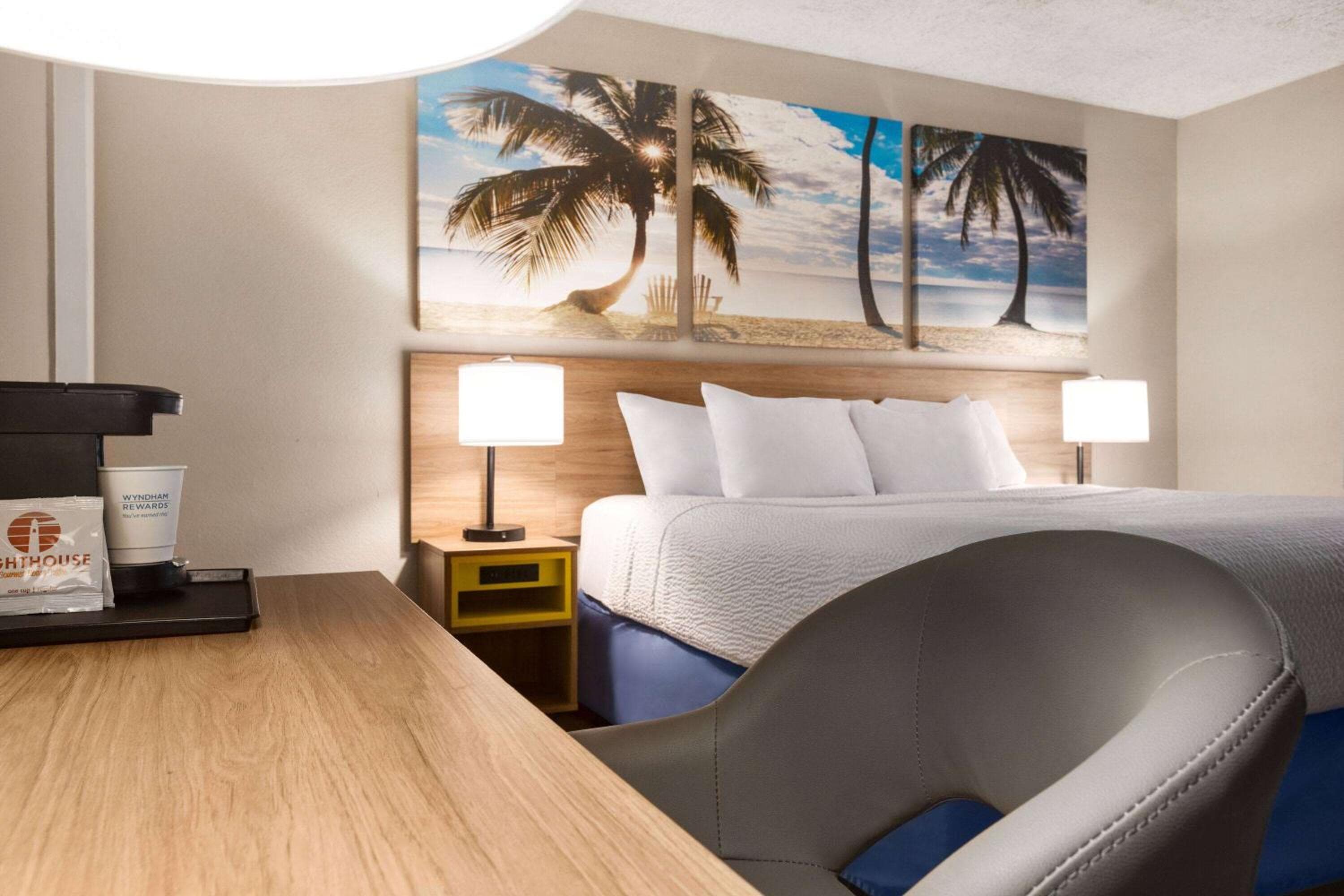 Days Inn by Wyndham Miami Airport North — 5
