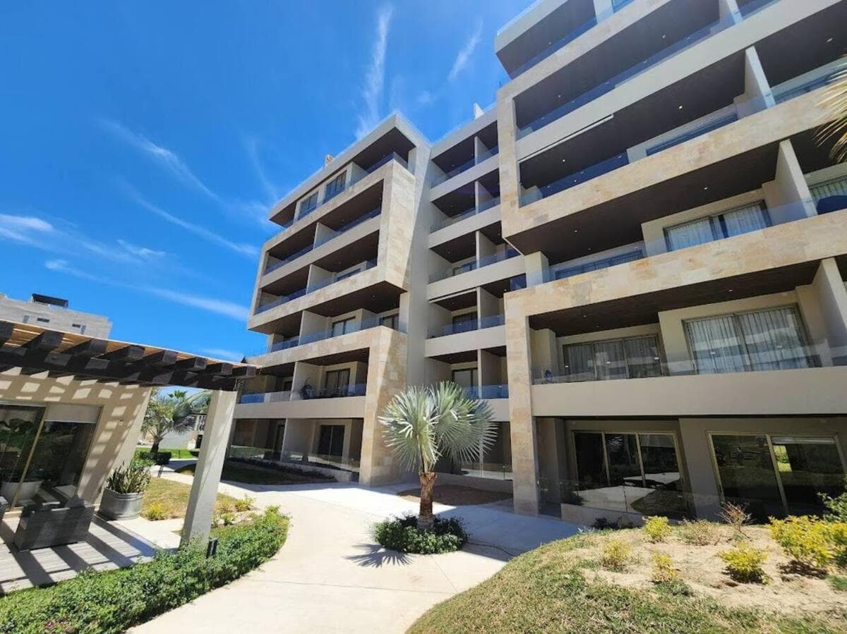 Precioso estudio con balcón, gran ubicación en Cabo San Lucas - Estacionamiento gratis — 16