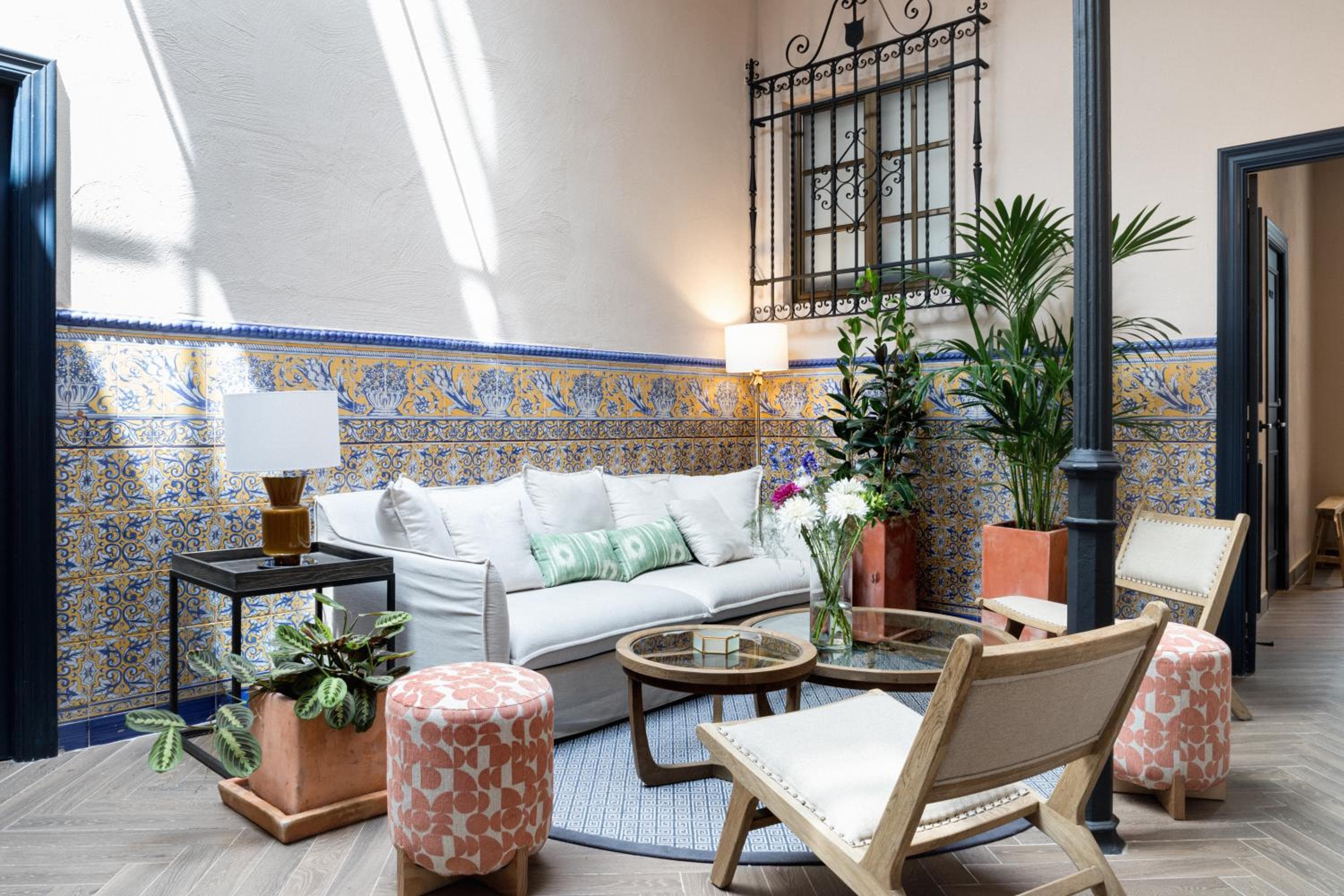 El Hotel Honesto San Pedro — 12