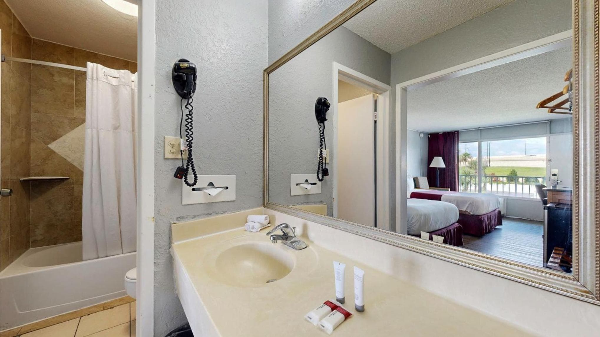 Days Inn by Wyndham Orlando Downtown — 4