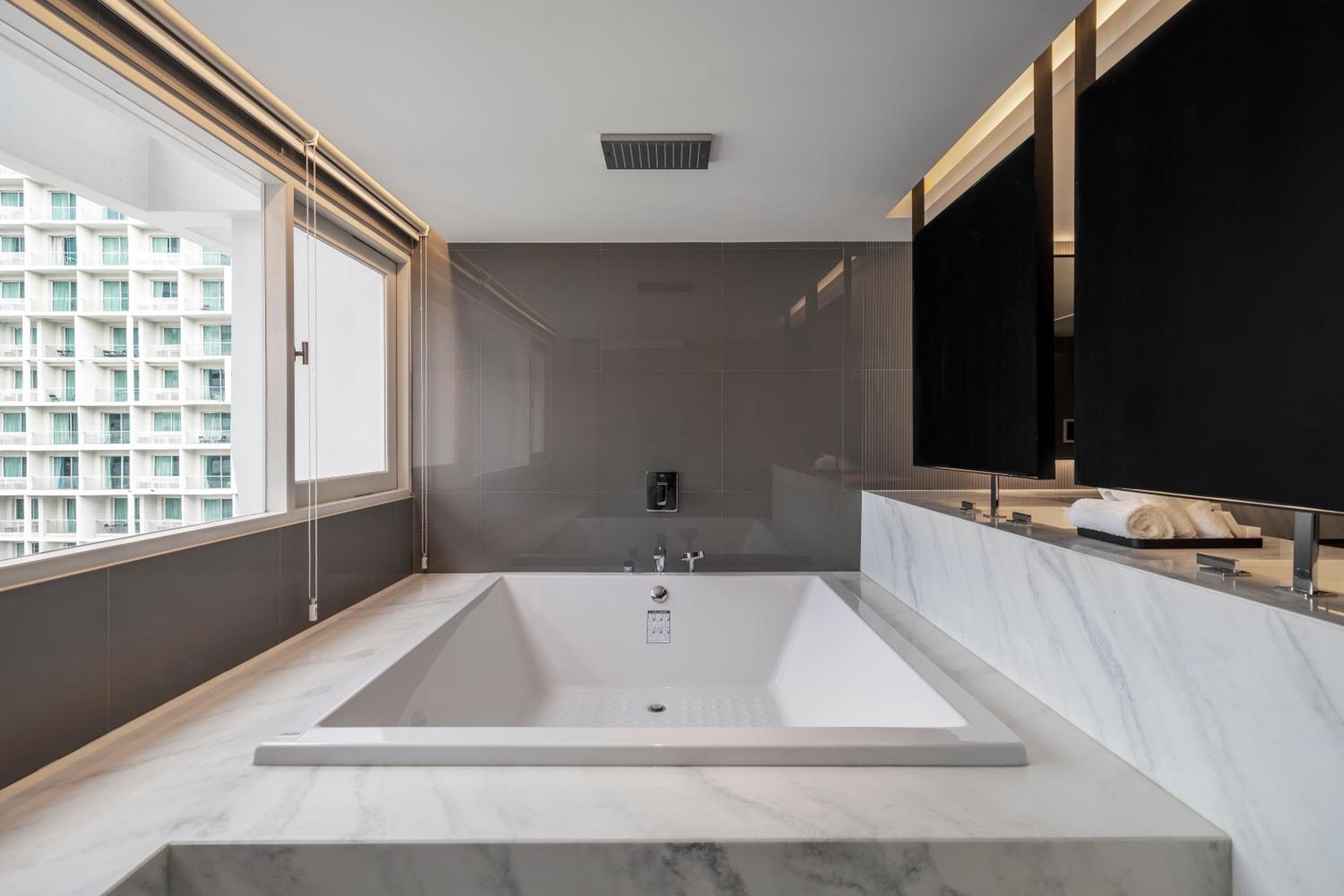 Maison Hotel Bangkok — 8