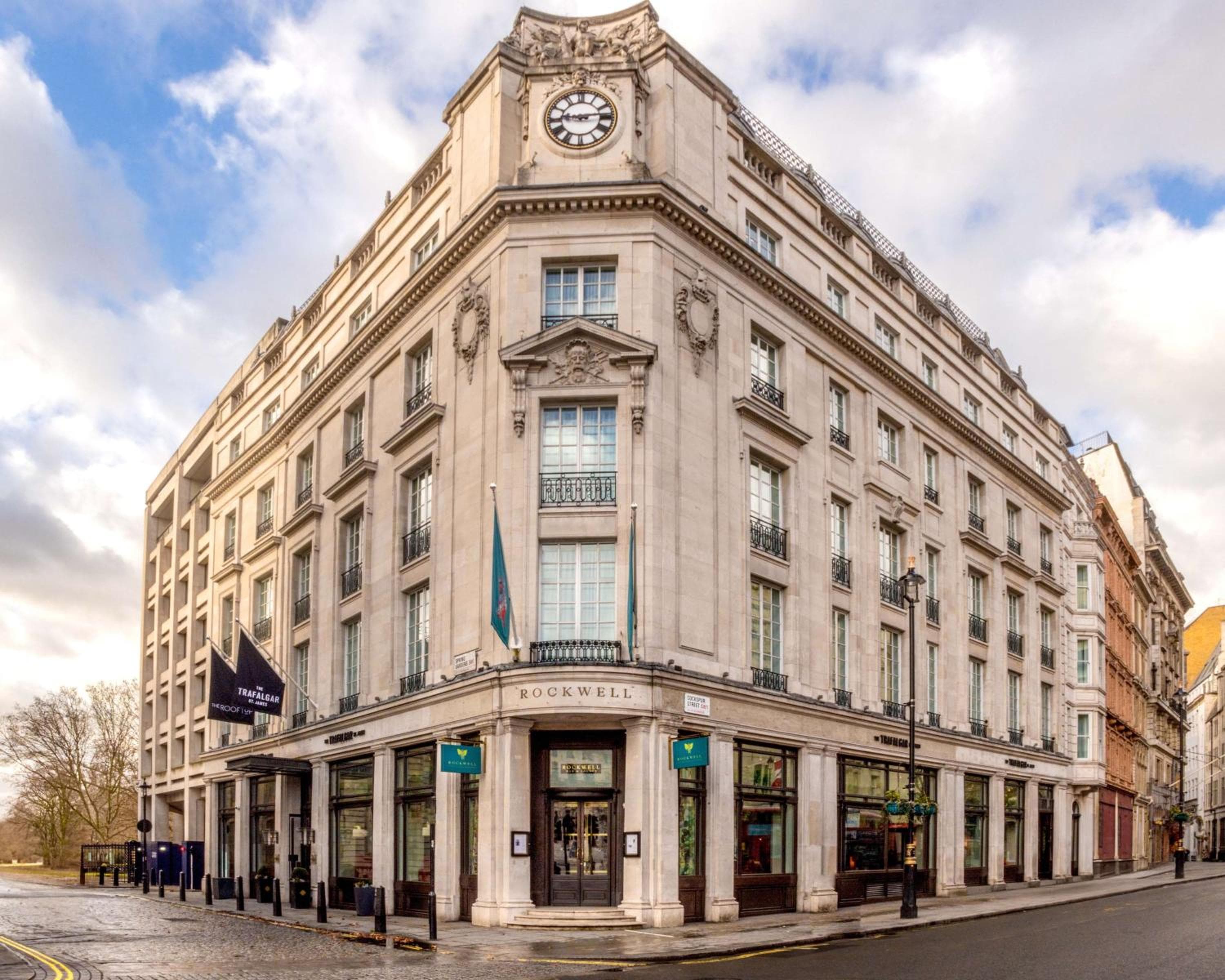 La colección Trafalgar St. James, London Curio de Hilton — 1