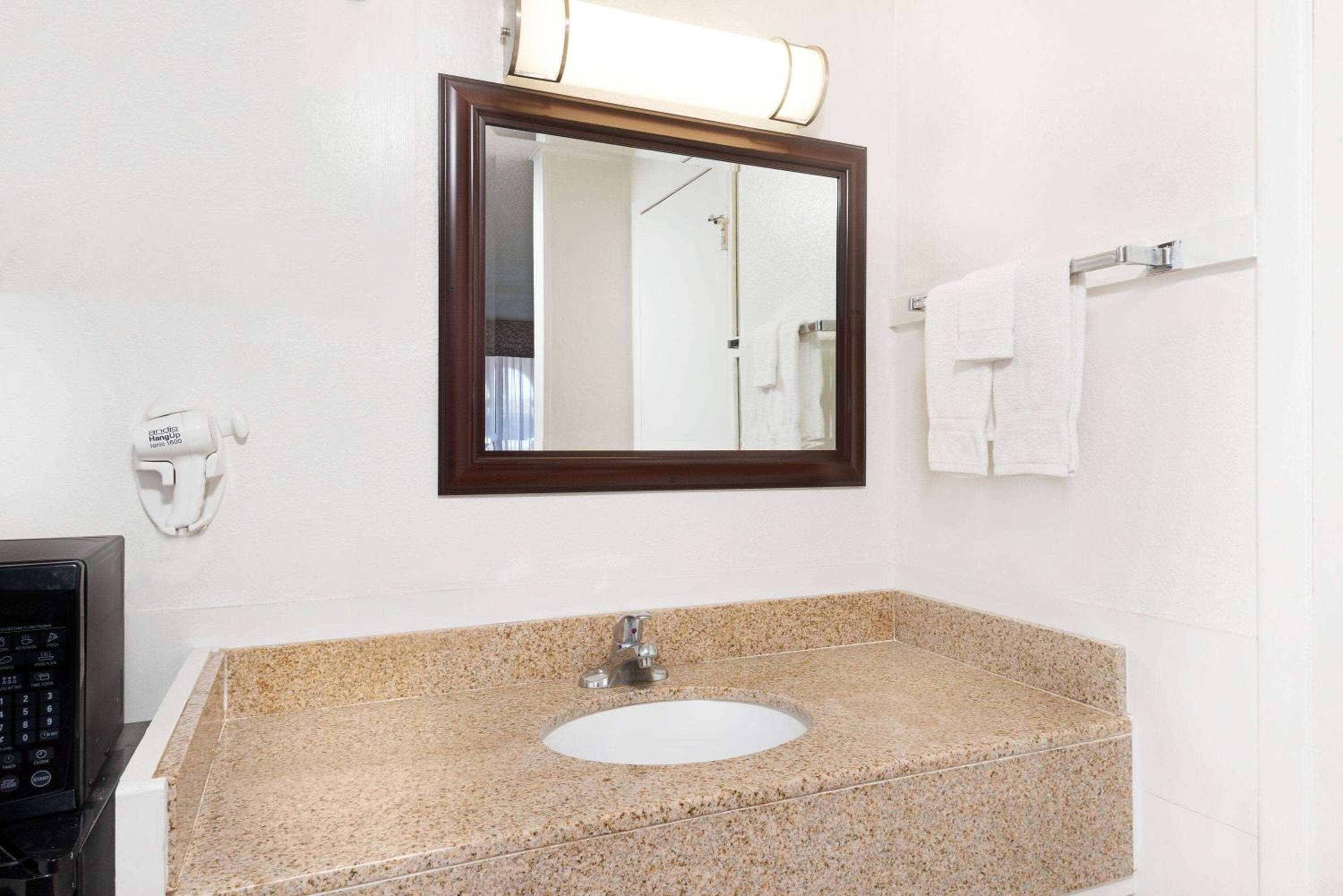 Travelodge by Wyndham Las Vegas NM — 12
