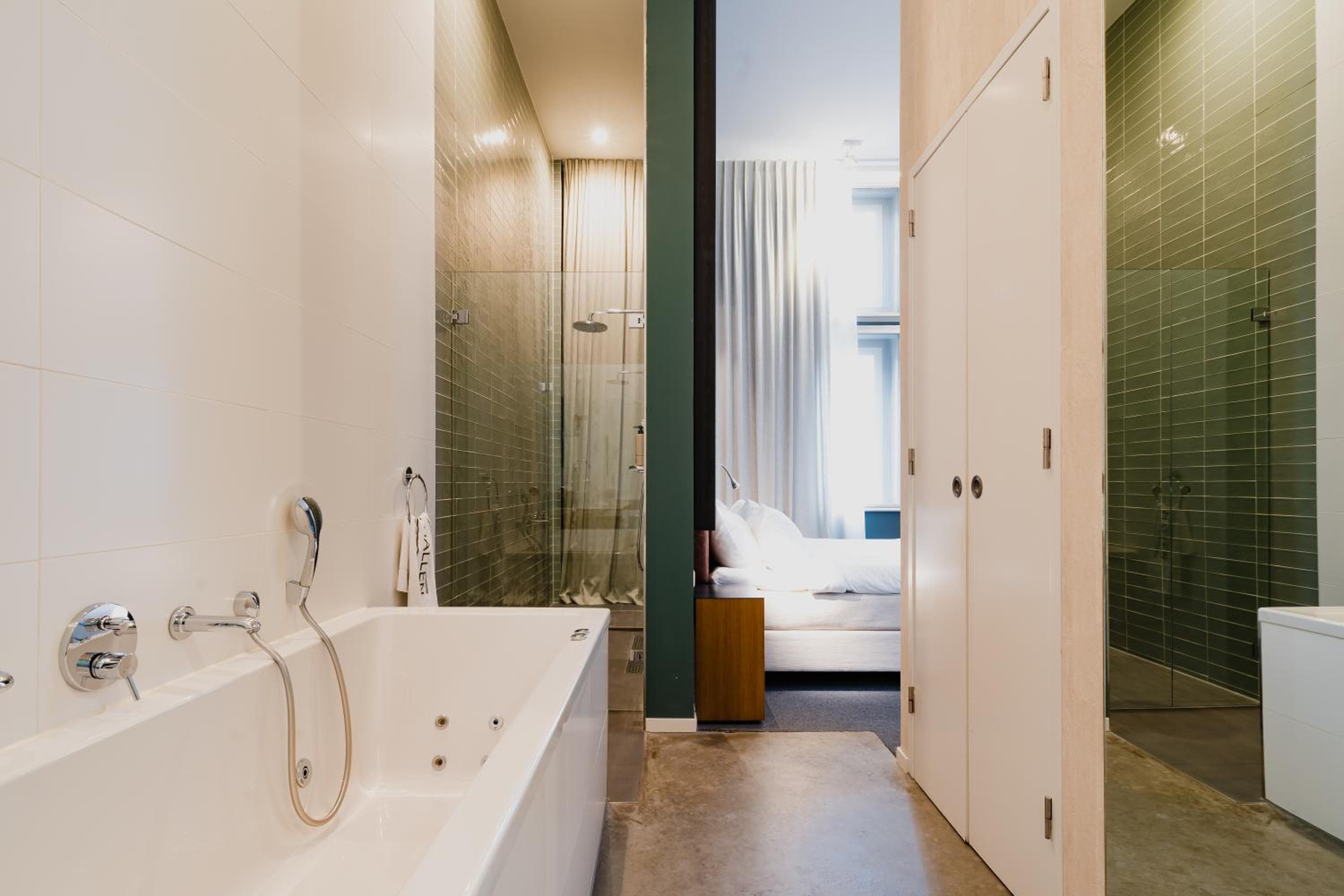 Hotel De Hallen — 10