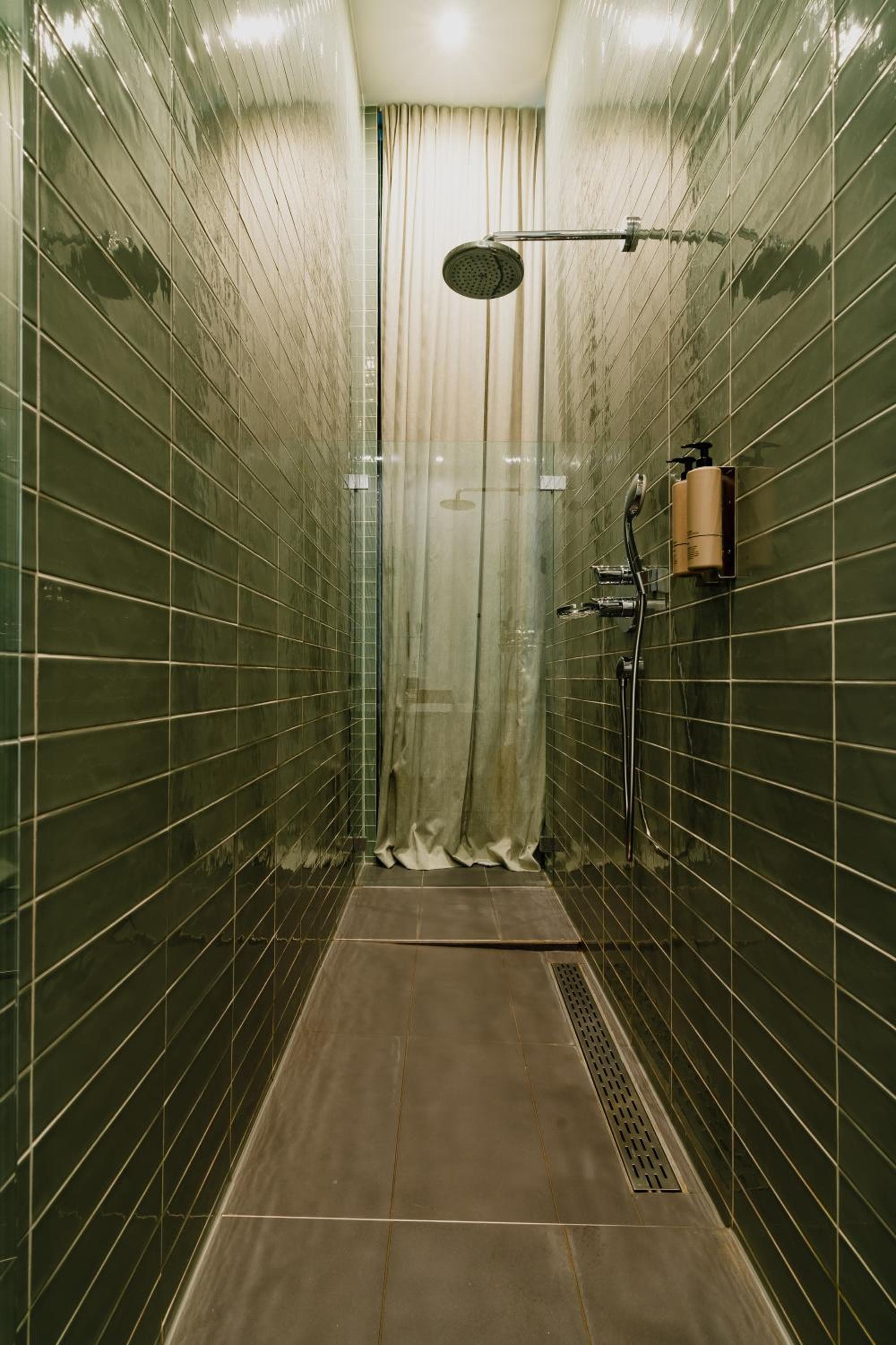 Hotel De Hallen — 8