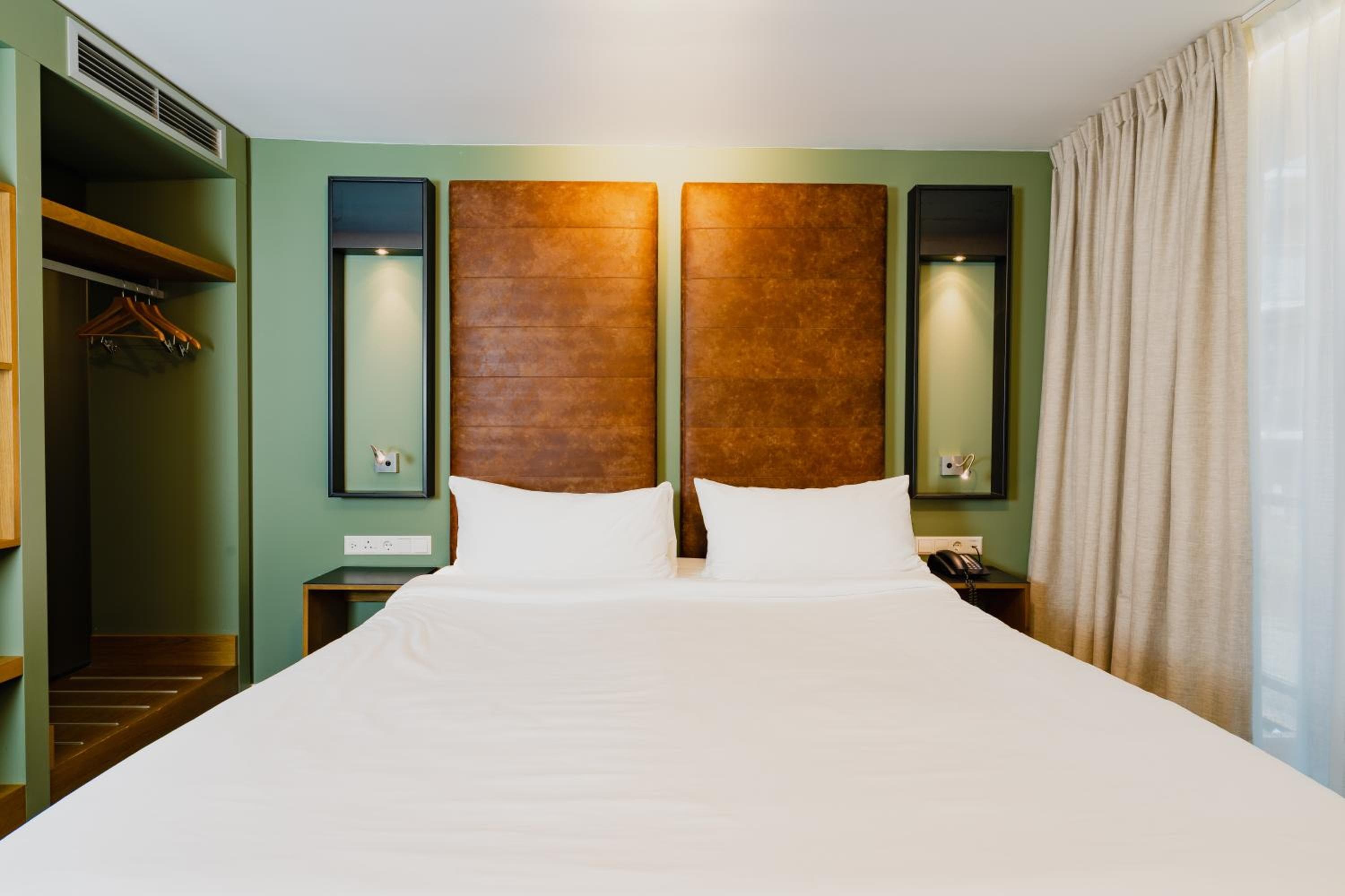 Hotel De Hallen — 2