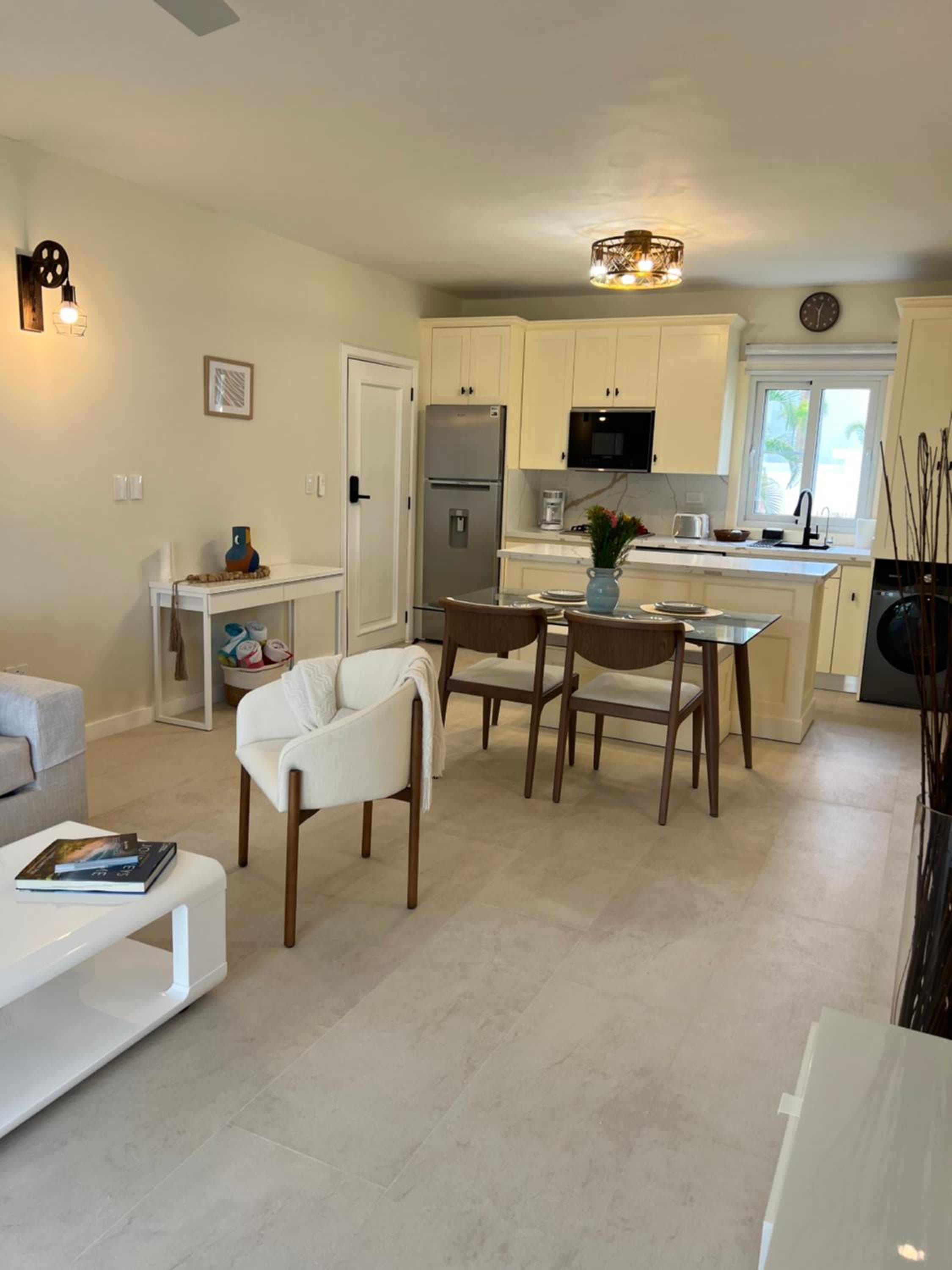 Fully renovated Beachfront 1BR Condo in the gated Stanza Mare community with a private beach, pool, onsite restaurant and modern amenities such as refriger — 25