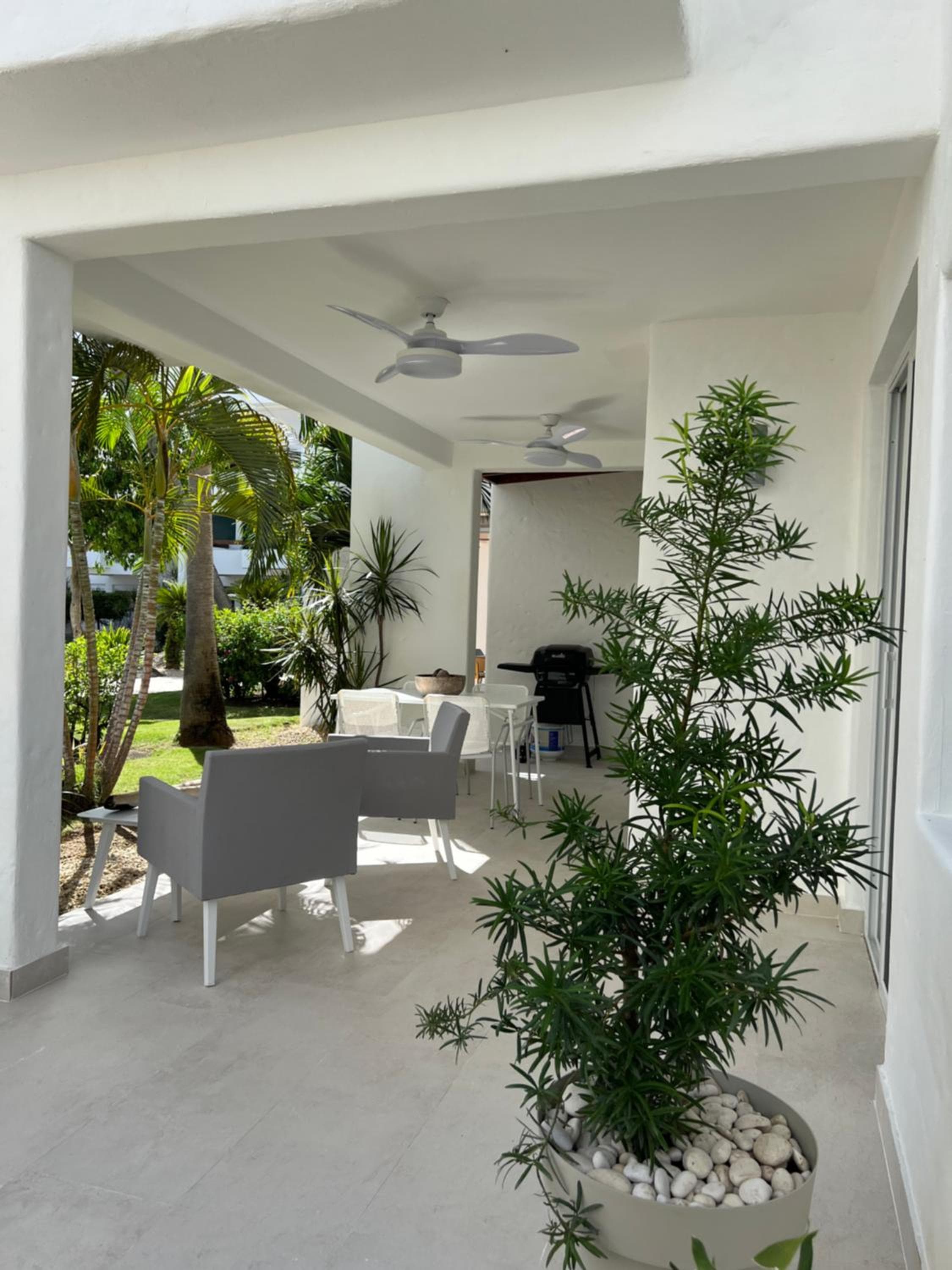 Condominio de 1 dormitorio frente al mar completamente renovado en la comunidad cerrada de Stanza Mare con playa privada, piscina, restaurante y comodidade — 21