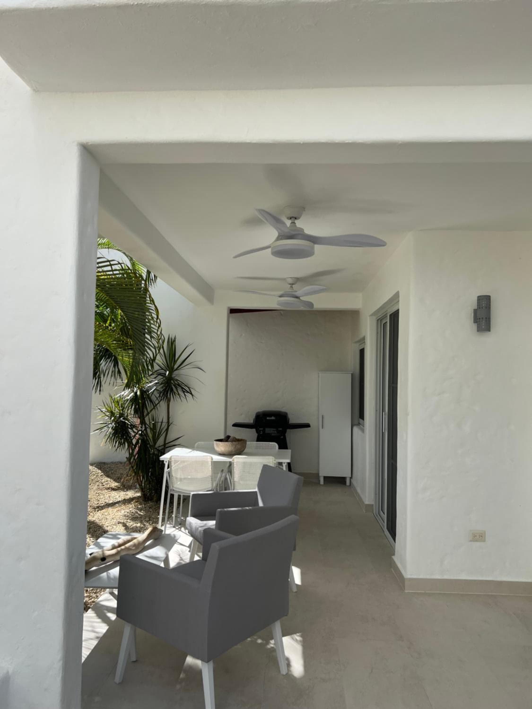Condominio de 1 dormitorio frente al mar completamente renovado en la comunidad cerrada de Stanza Mare con playa privada, piscina, restaurante y comodidade — 22