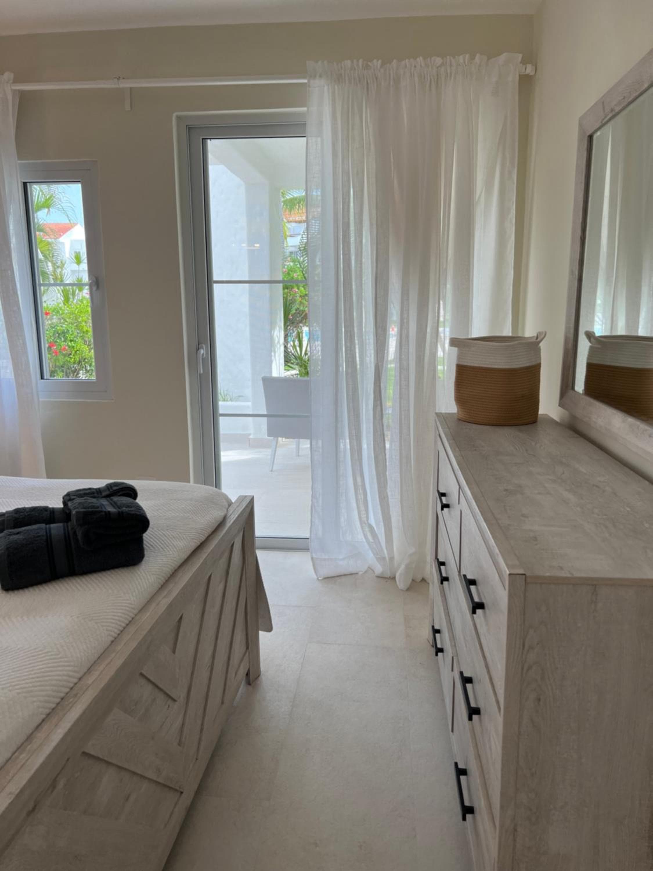 Condominio de 1 dormitorio frente al mar completamente renovado en la comunidad cerrada de Stanza Mare con playa privada, piscina, restaurante y comodidade — 26