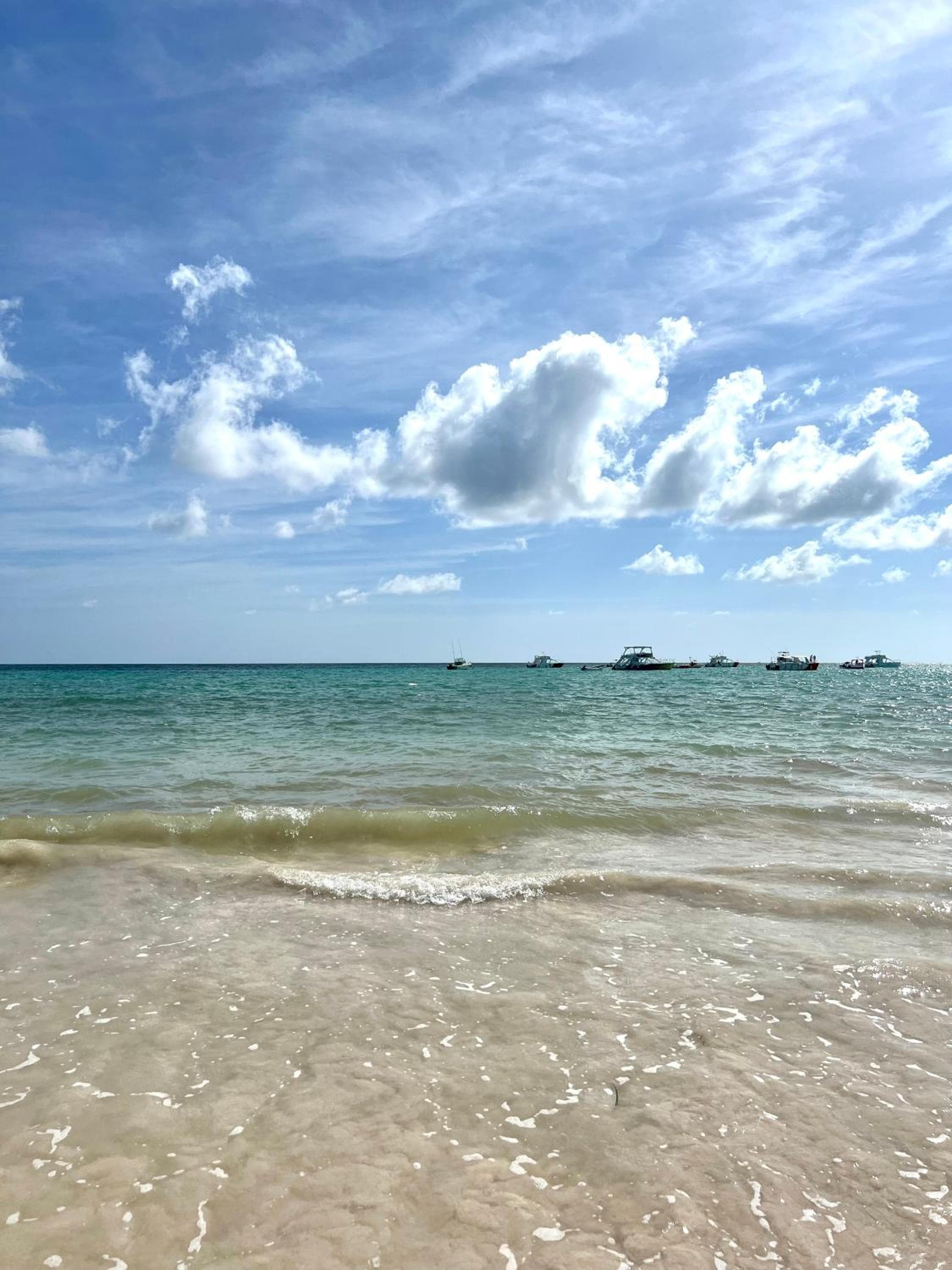 Condominio de 1 dormitorio frente al mar completamente renovado en la comunidad cerrada de Stanza Mare con playa privada, piscina, restaurante y comodidade — 8