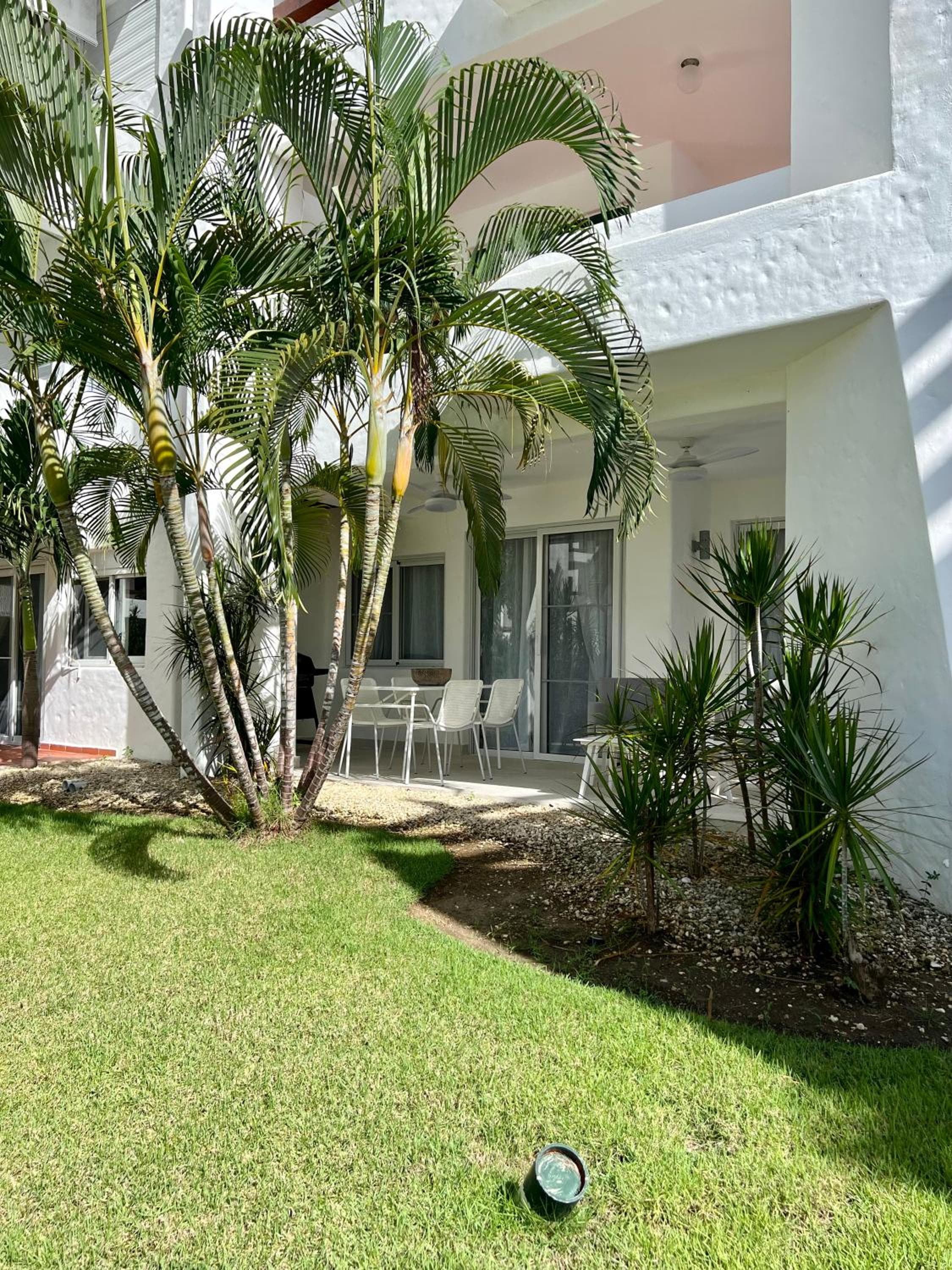 Condominio de 1 dormitorio frente al mar completamente renovado en la comunidad cerrada de Stanza Mare con playa privada, piscina, restaurante y comodidade — 20