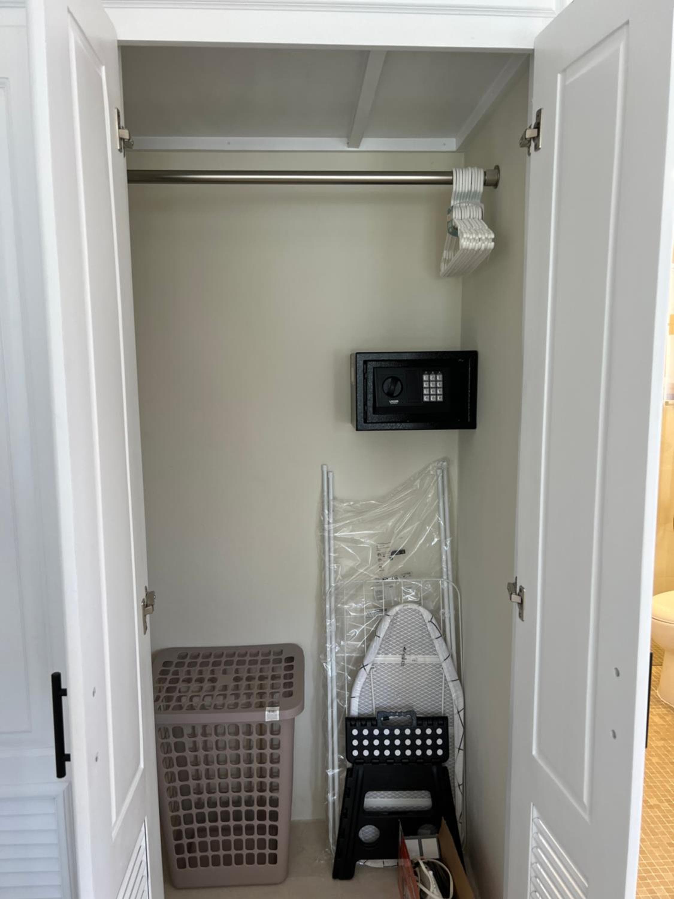 Condominio de 1 dormitorio frente al mar completamente renovado en la comunidad cerrada de Stanza Mare con playa privada, piscina, restaurante y comodidade — 27