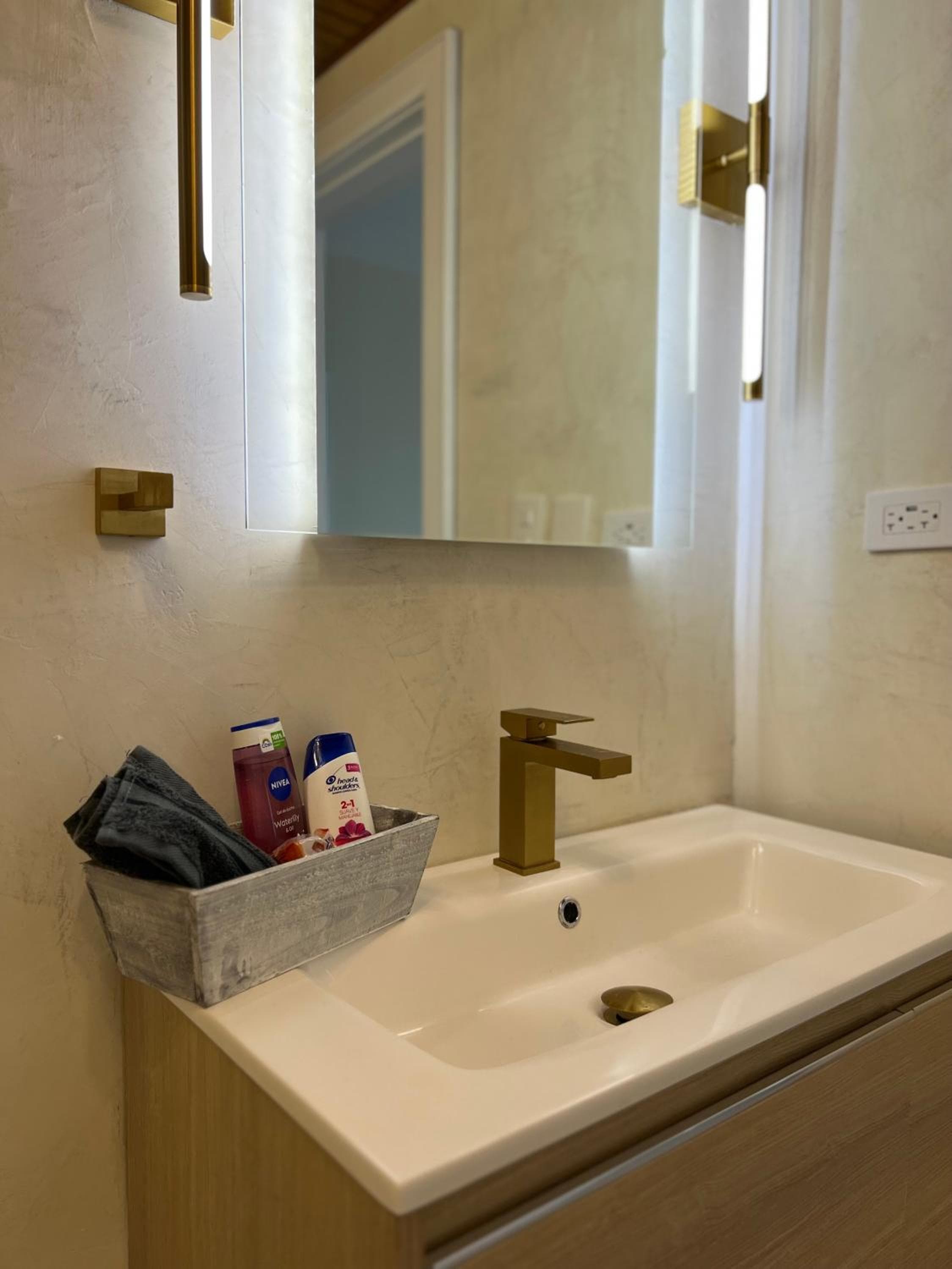 Fully renovated Beachfront 1BR Condo in the gated Stanza Mare community with a private beach, pool, onsite restaurant and modern amenities such as refriger — 9