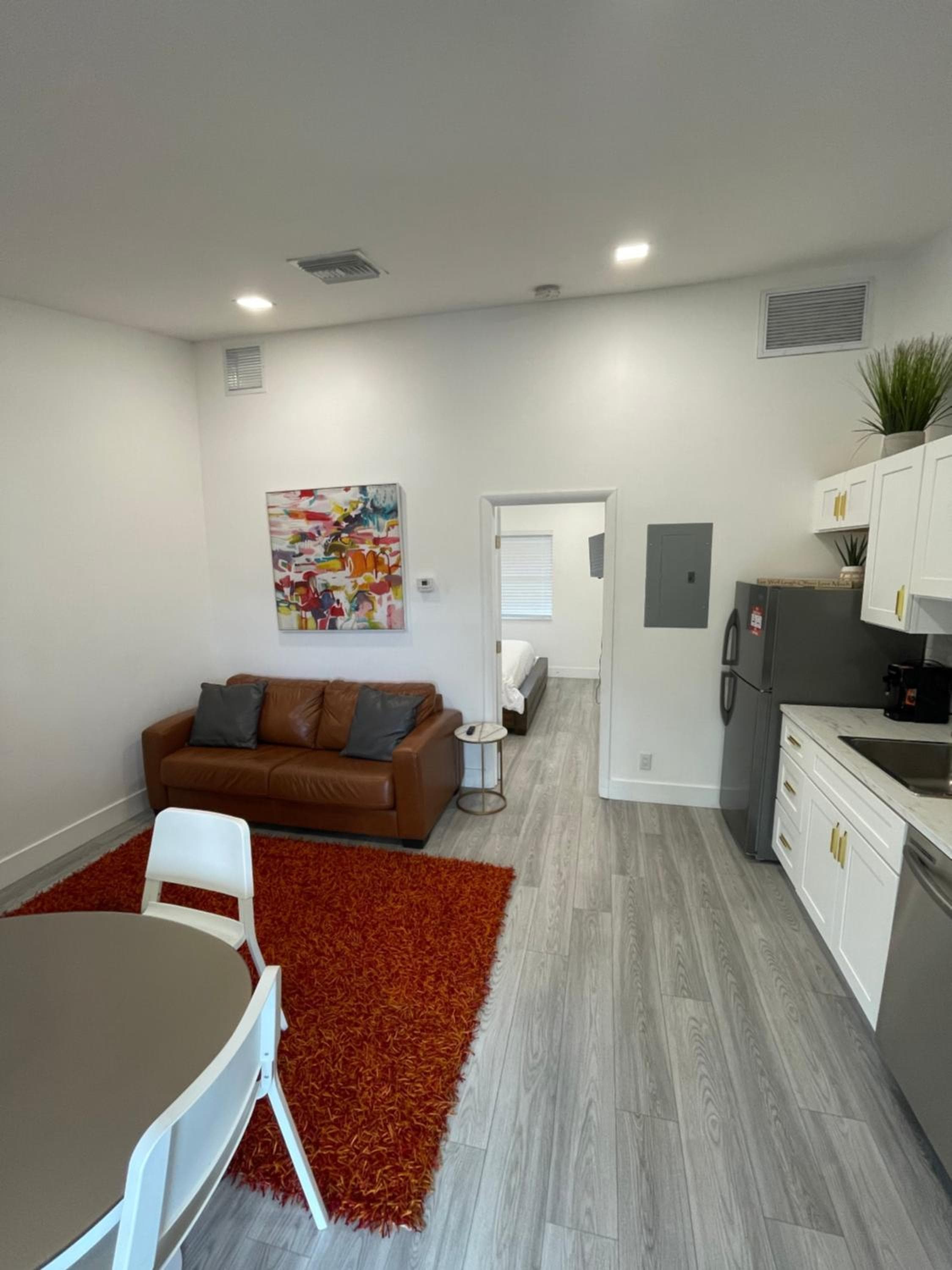 Modern Riverview Apartments — 6