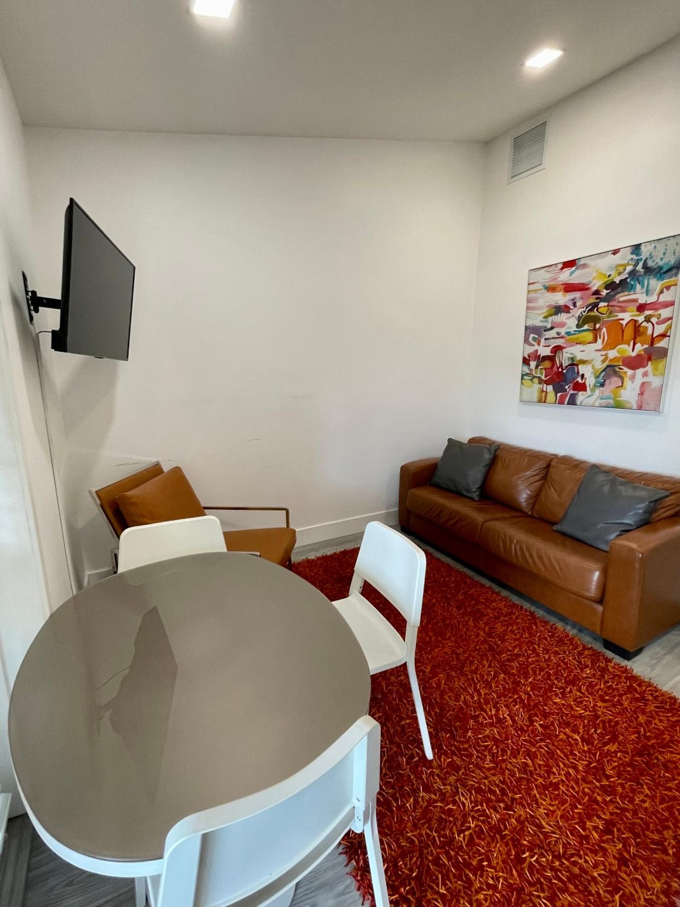 Modern Riverview Apartments — 14