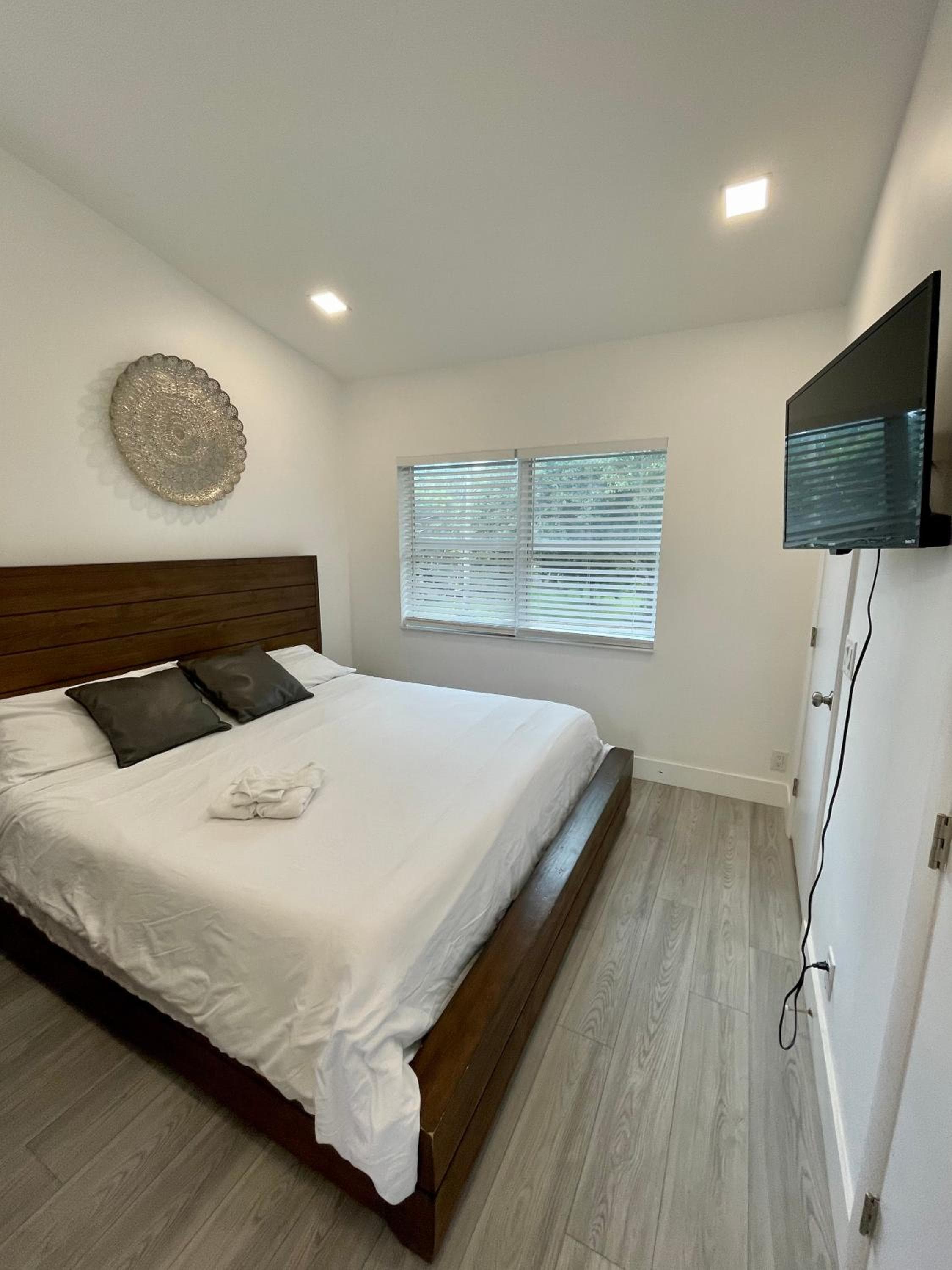 Modern Riverview Apartments — 26