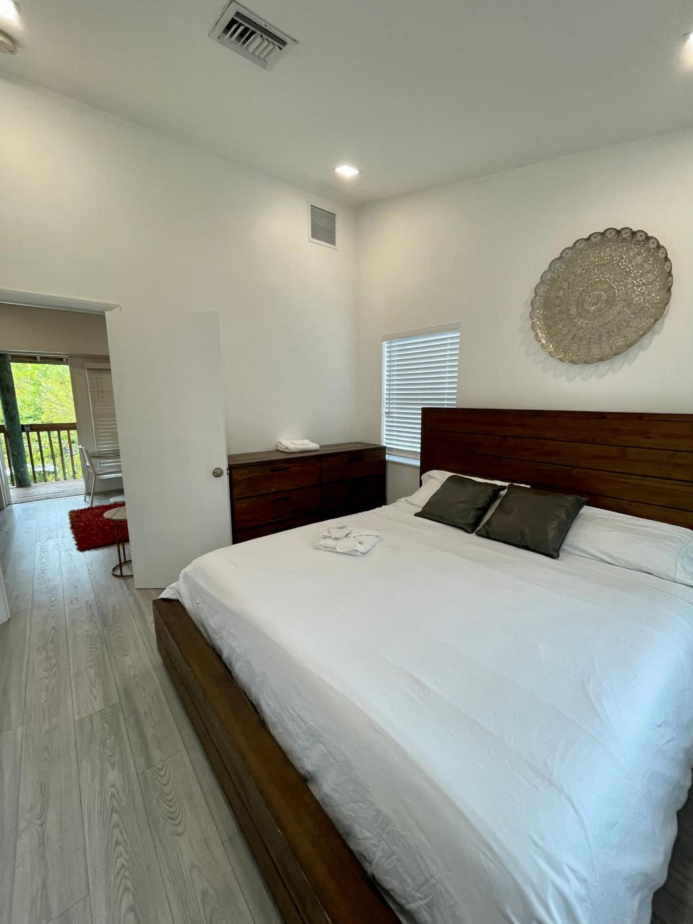 Modern Riverview Apartments — 4