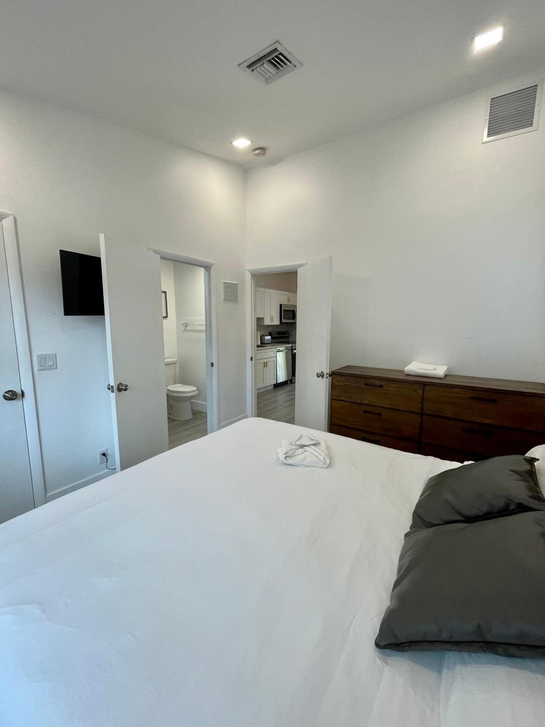 Modern Riverview Apartments — 5