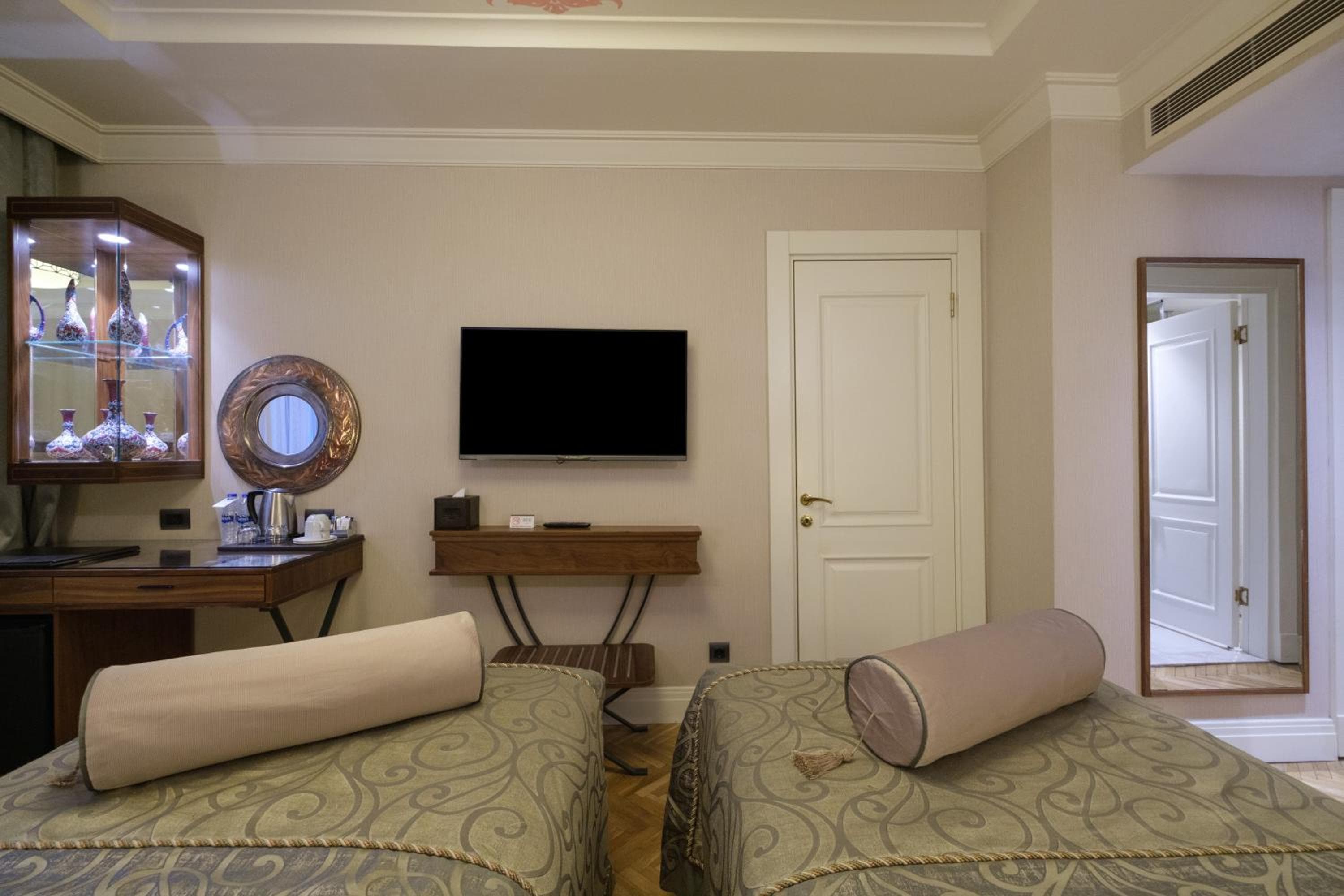 Golden Age Hotel Taksim — 9
