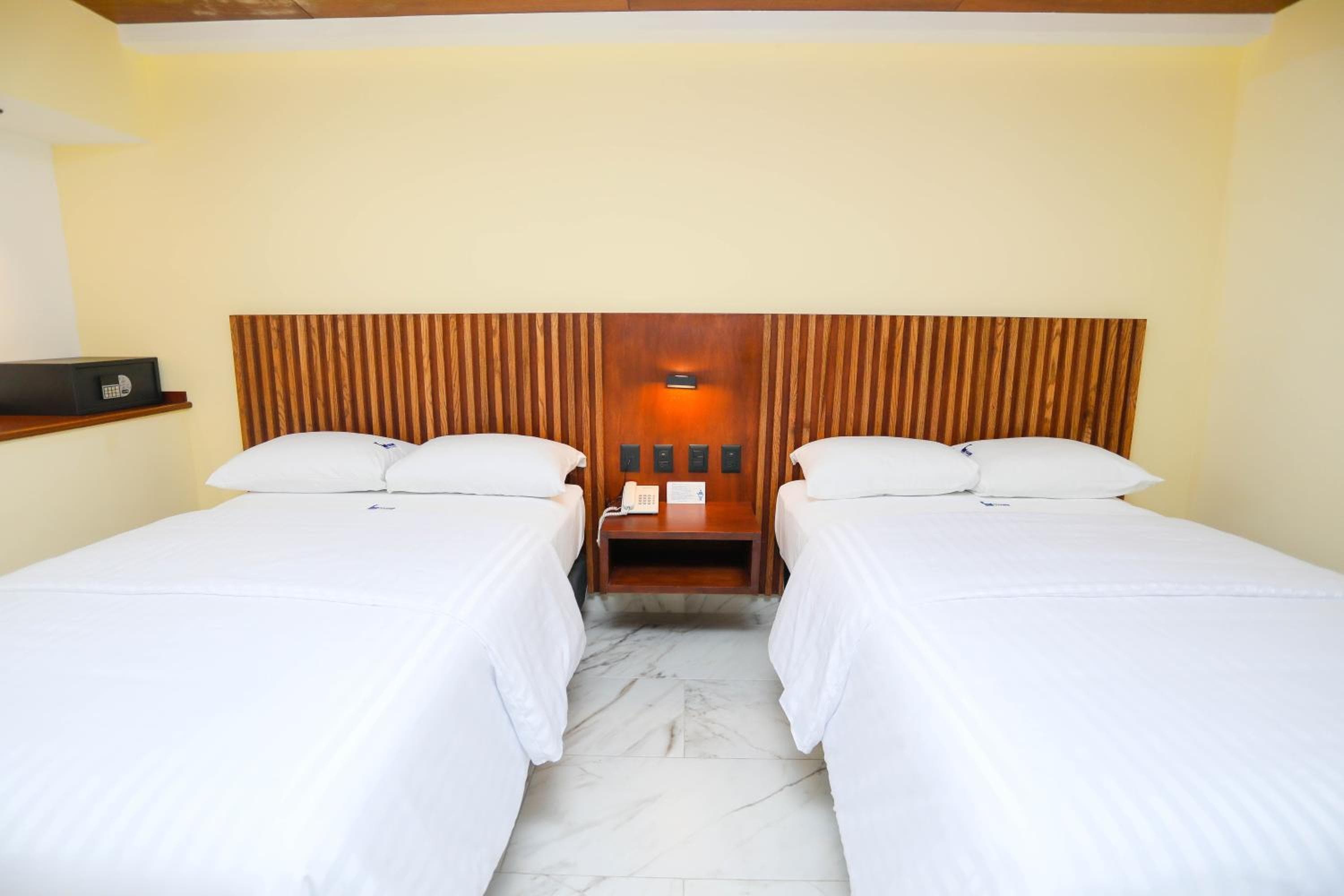 Hotel Parador — 4