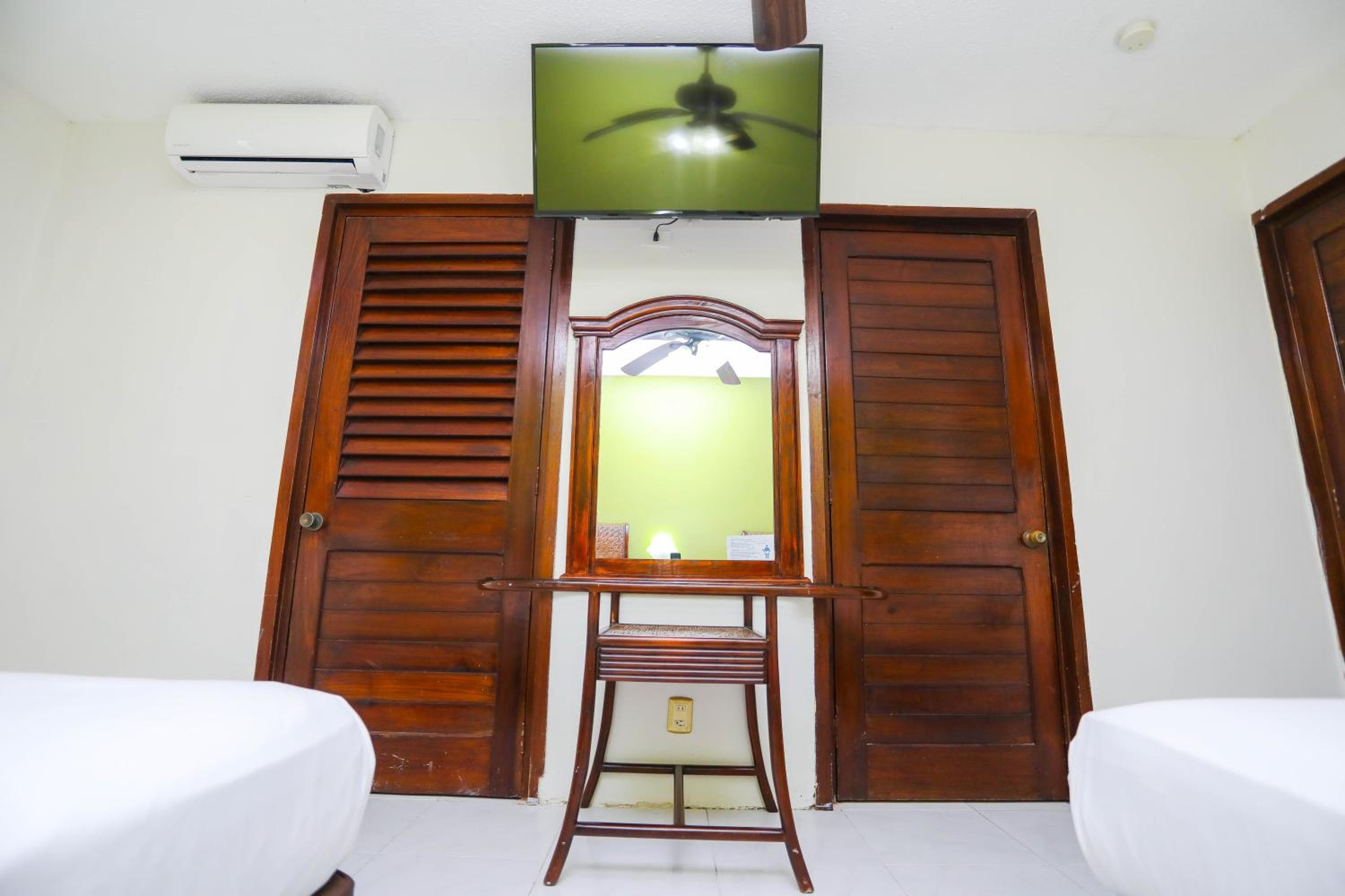 Hotel Parador — 8