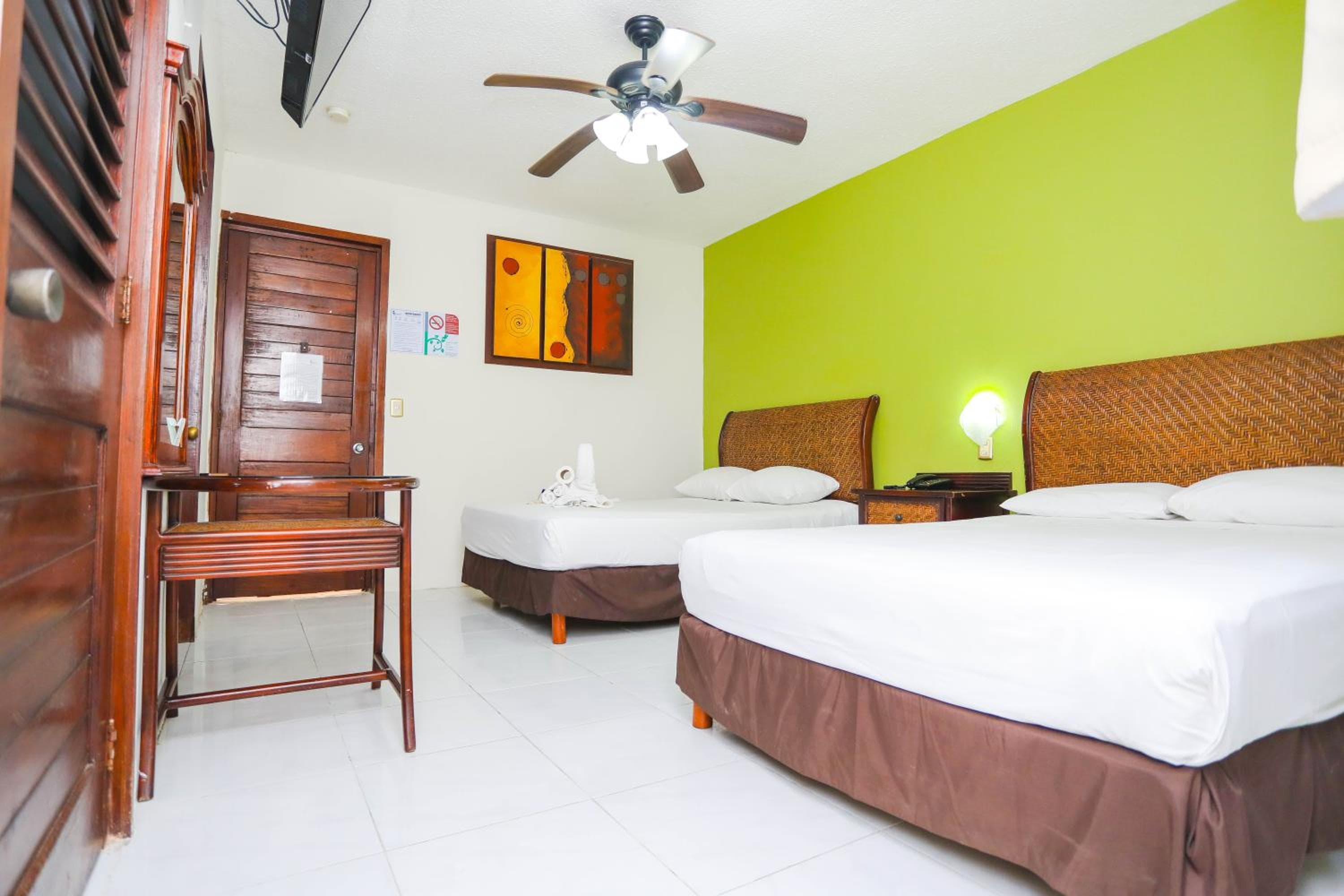 Hotel Parador — 4