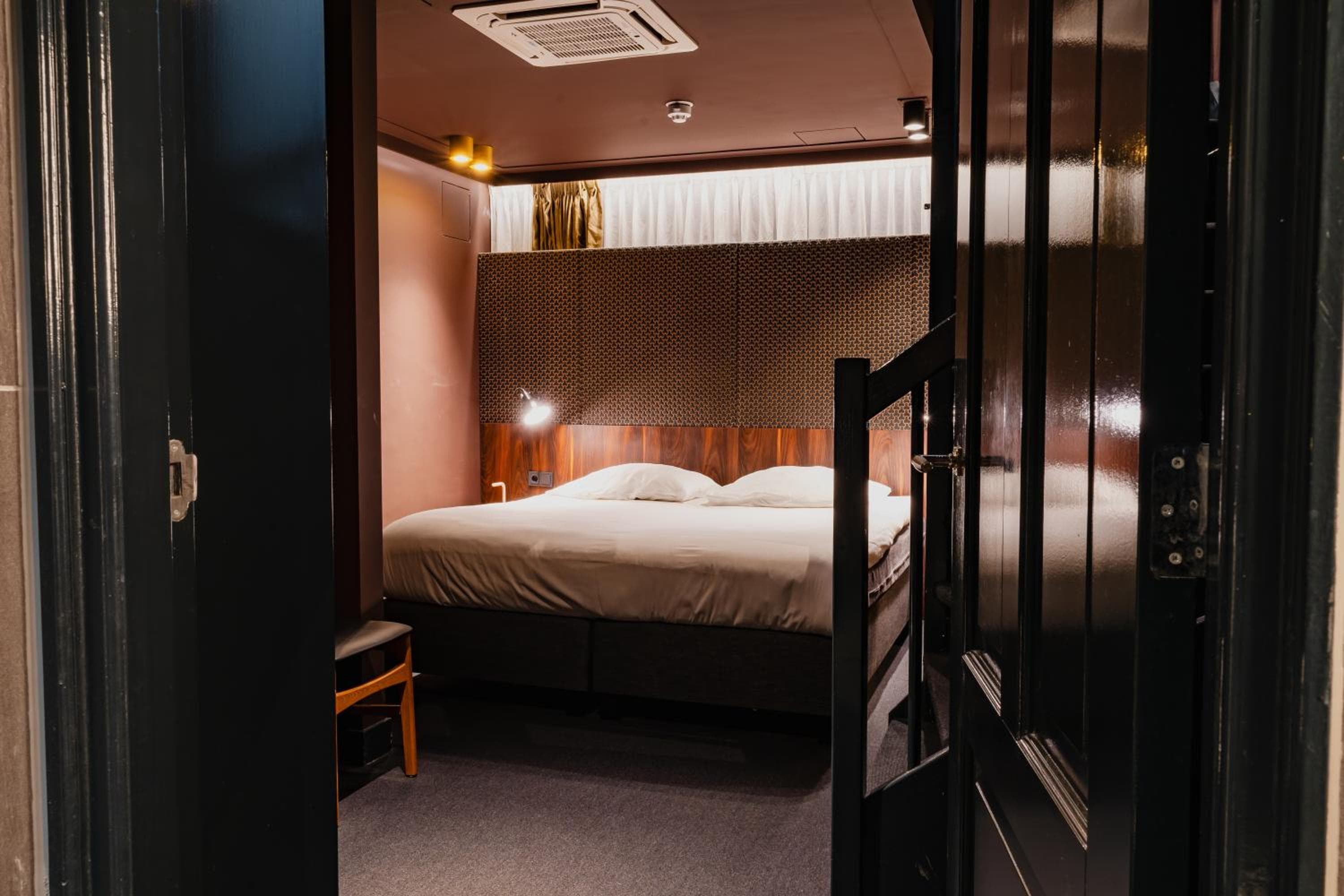 De Jonker Urban Studios & Suites — 4