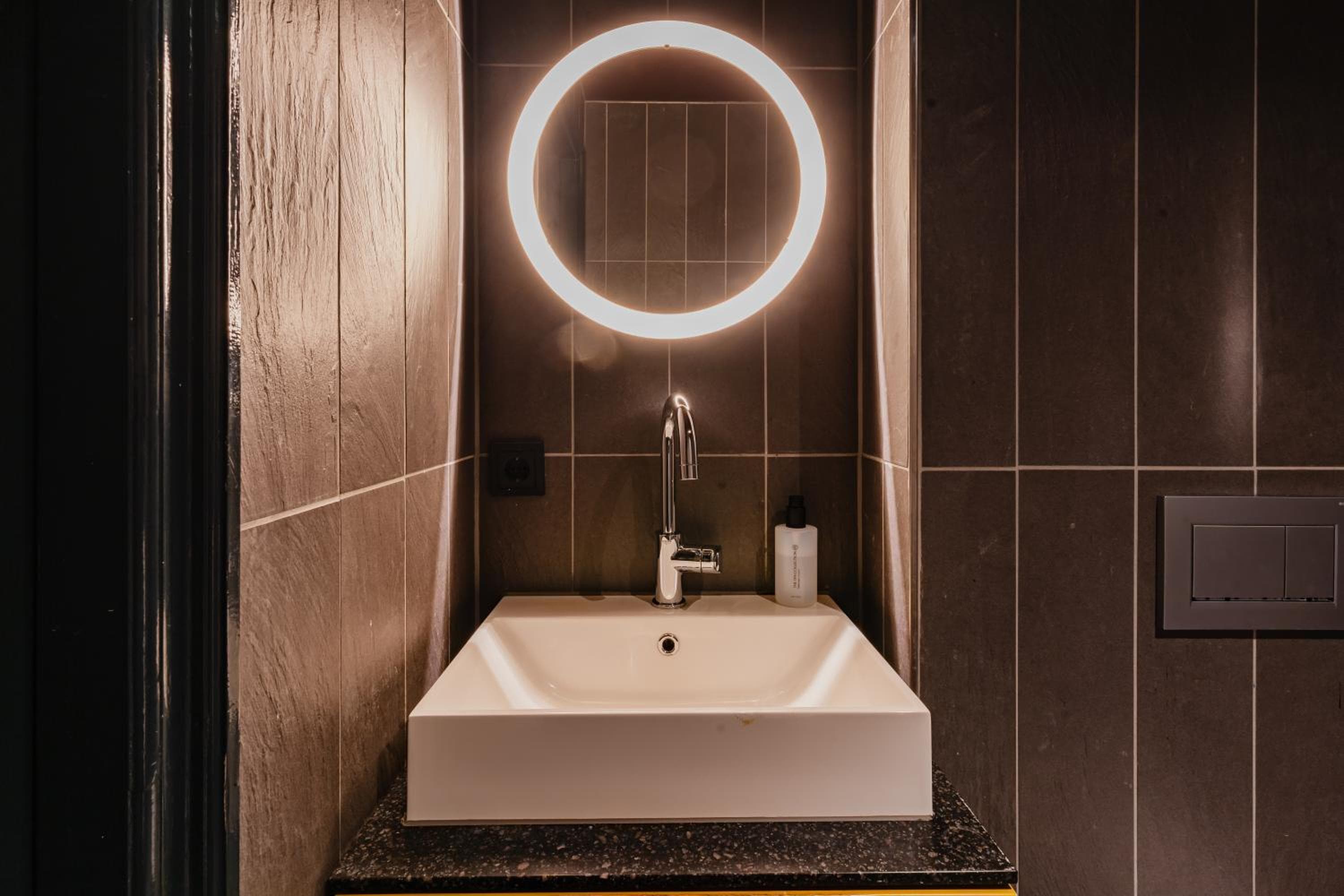 De Jonker Urban Studios & Suites — 9