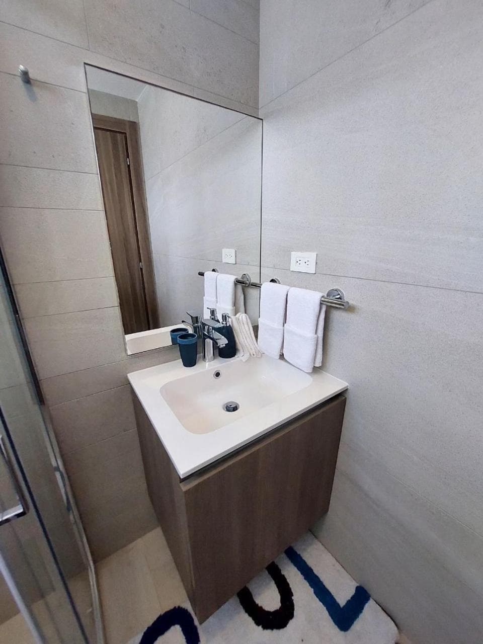Seaside Luxury 1BDR Condo Paseo Playa Coral D-306 — 3
