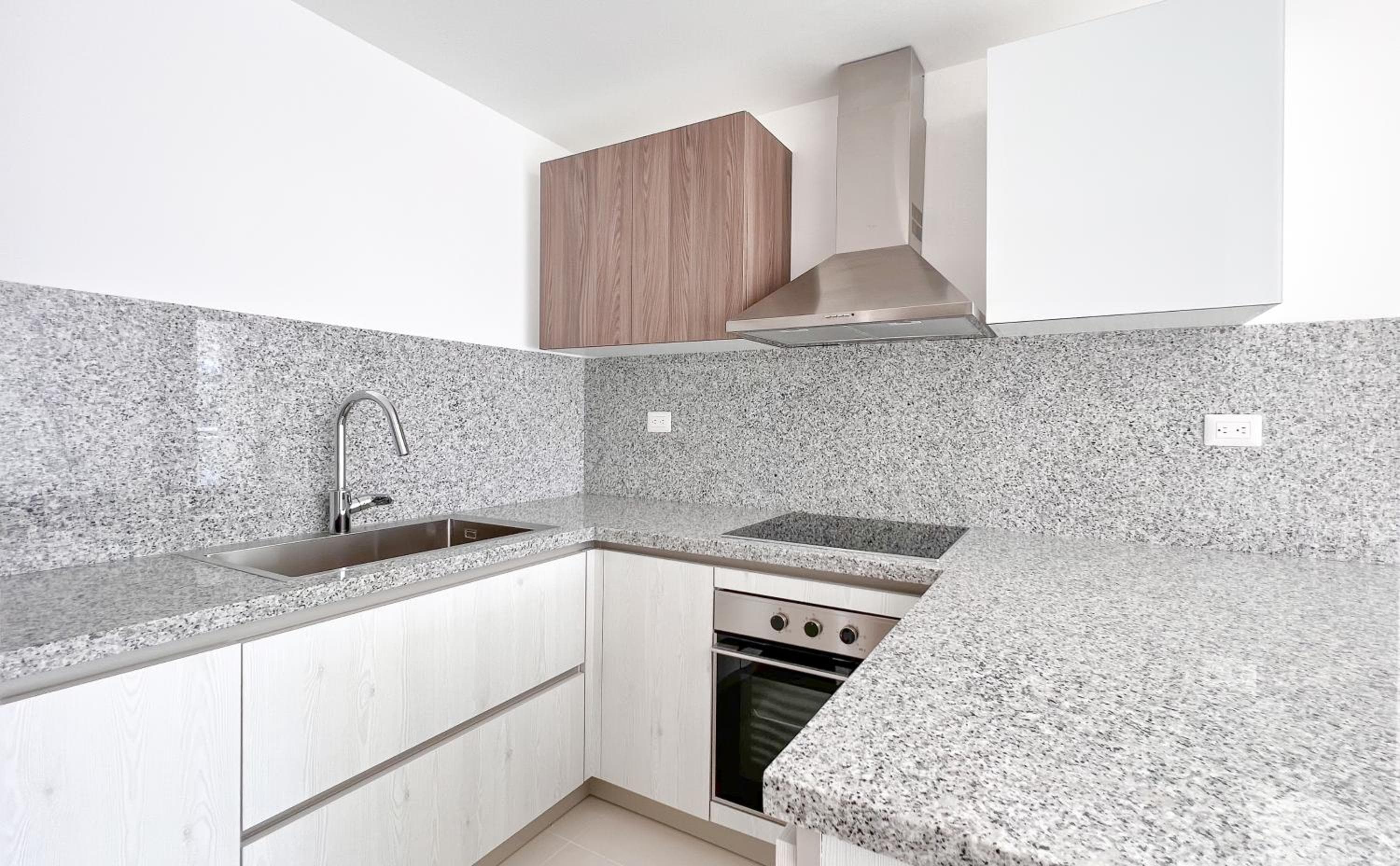 Golf e condominio con vista sul lago vicino alla spiaggia — 5